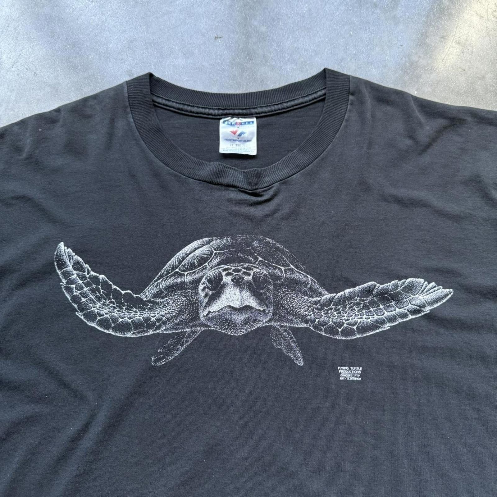 Other Flying Turtle Productions “Art: Dithrich” Y2K Faded T-Shirt Size US XXL / EU 58 / 5 - 3 Thumbnail