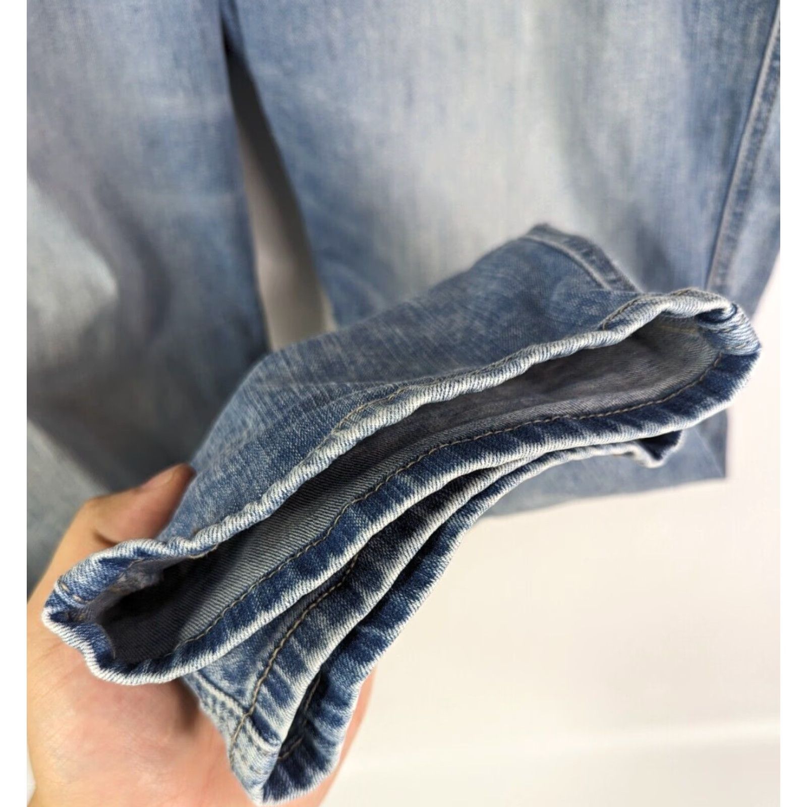 Torrid VINTAGE Torrid Boyfriend Straight Mid-Rise Jean Light Wash Womens Sz 22 Blue Stretch 5-Pocket Denim Jeans Size 40" / US 18 - 3 Thumbnail