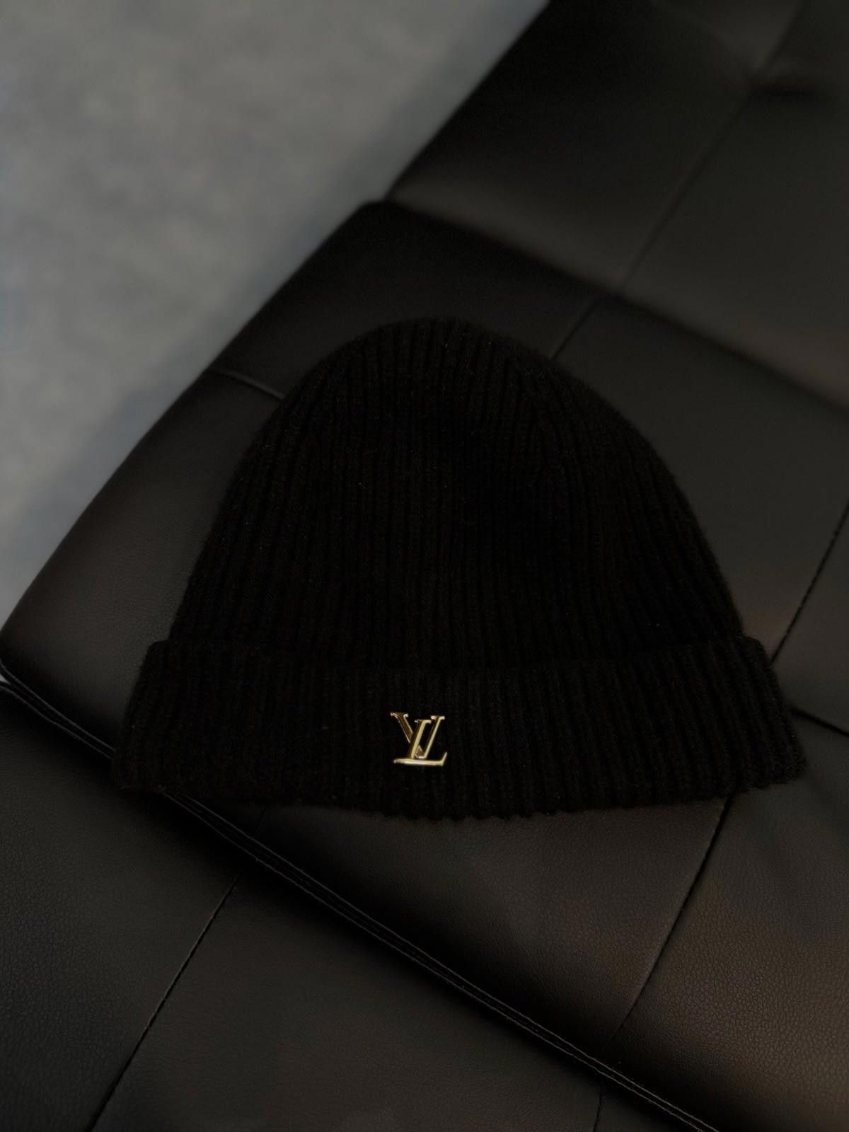 Louis Vuitton Louis Vuitton Black Men's Solid Knit Beanie Hat Gold LV $595 Size ONE SIZE - 4 Thumbnail