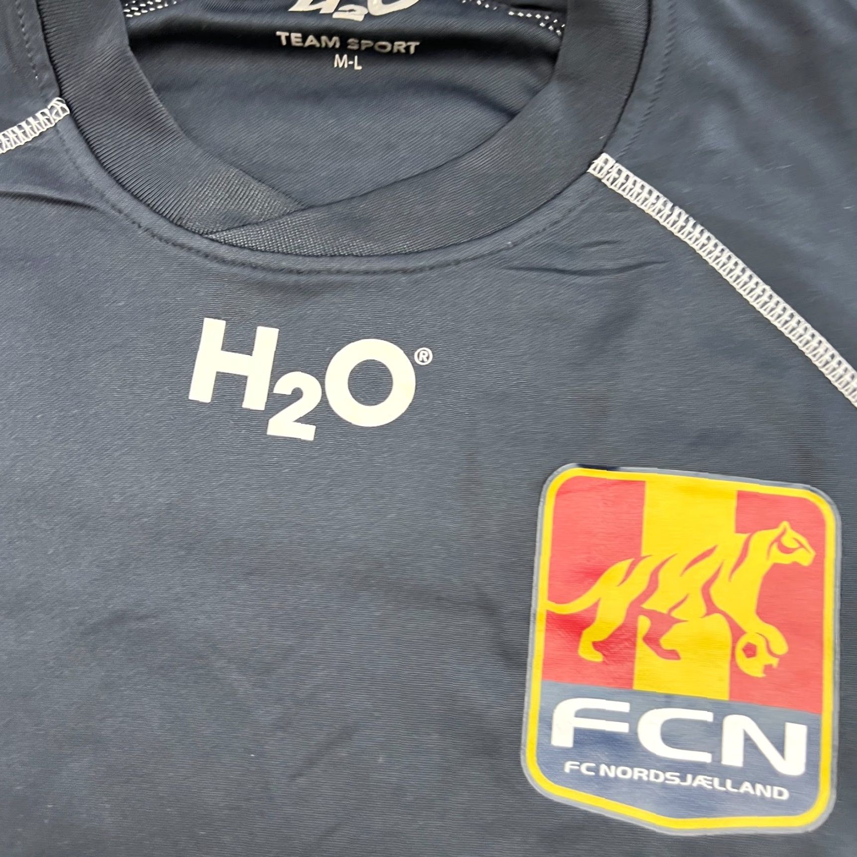 Vintage H2O FC Nordsjaelland Villadsen Goalkeeper Mens Football Jersey Sz L Black Long Sleeve Moisture Wicking Quick Dry Football Jersey Mens Size US L / EU 52-54 / 3 - 5 Thumbnail