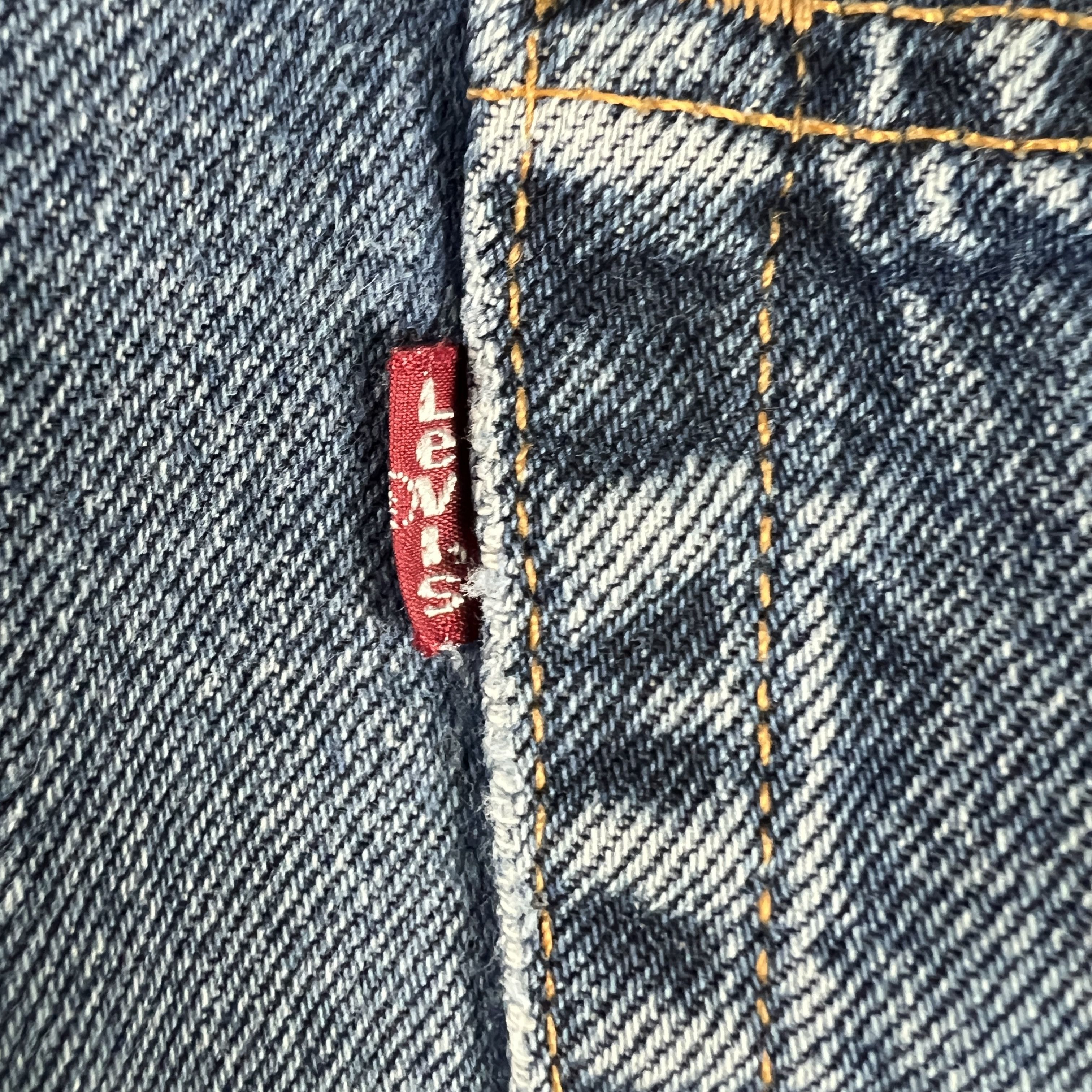 Levi's Y2K Levi's Jean Shorts 550 Faded Cut Off Raw Hem Denim Jorts Size US 33 - 9 Thumbnail
