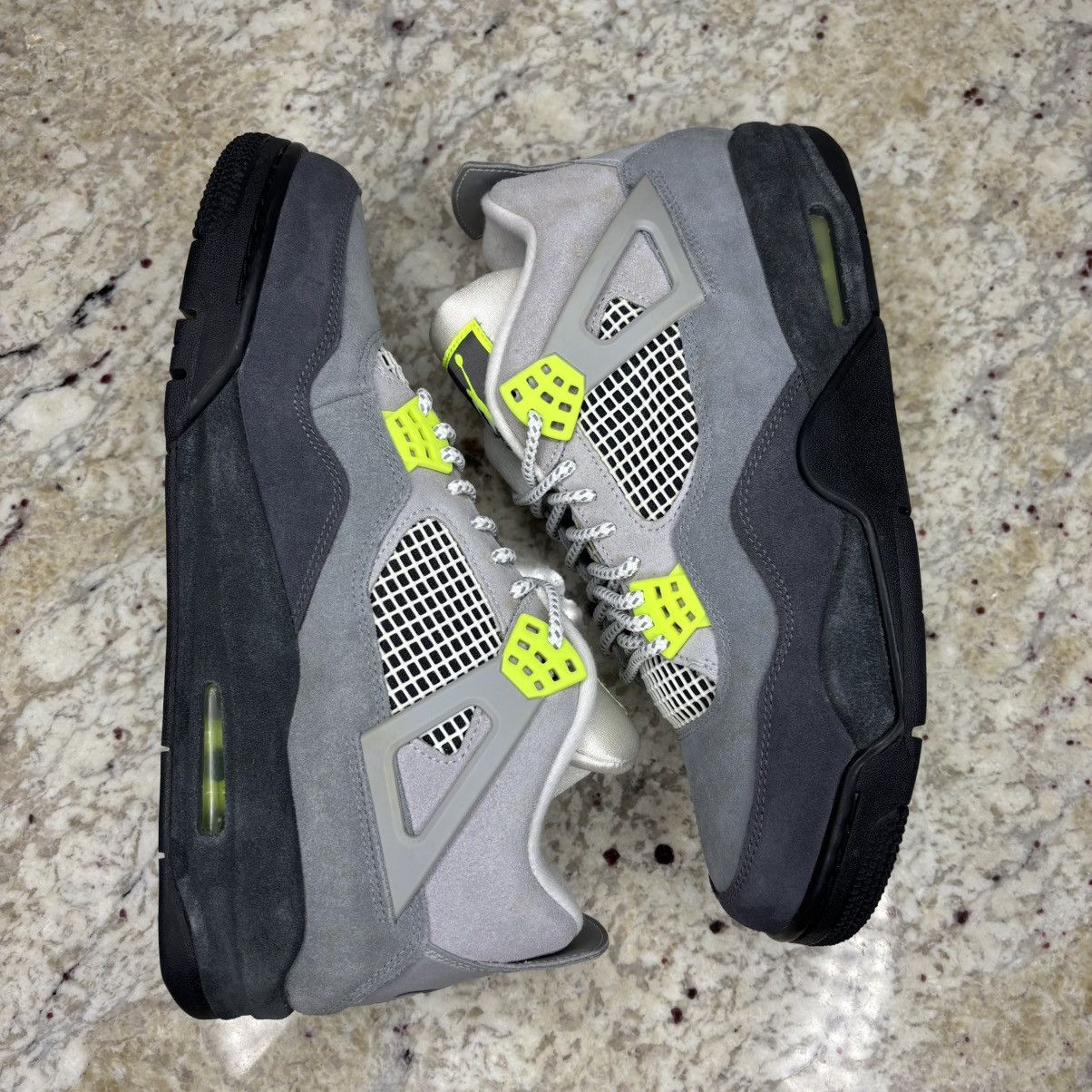 Jordan Brand Size 11 - Jordan 4 Retro SE Mid Neon 95 NEW WITH DEFECTS Size US 11 / EU 44 - 20 Thumbnail