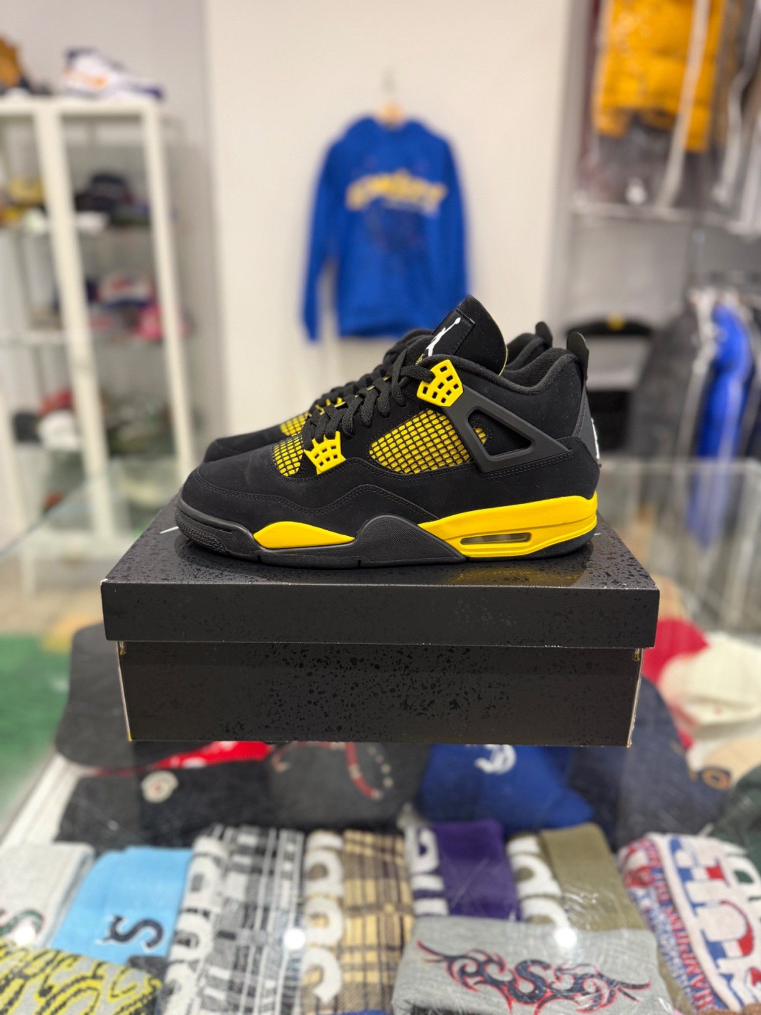 Jordan Brand Jordan 4 Thunder (2023) Size US 11 / EU 44 - 3 Thumbnail