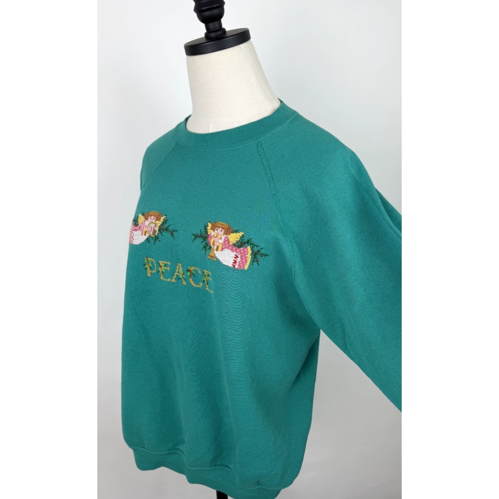Vintage VINTAGE Christmas Sweatshirt Womens XL Needlepoint Embroidered Angels Peace Mom Green 80s 90s Christmas Grunge Retro Pullover Crew Neck Size XL / US 12-14 / IT 48-50 - 5 Thumbnail
