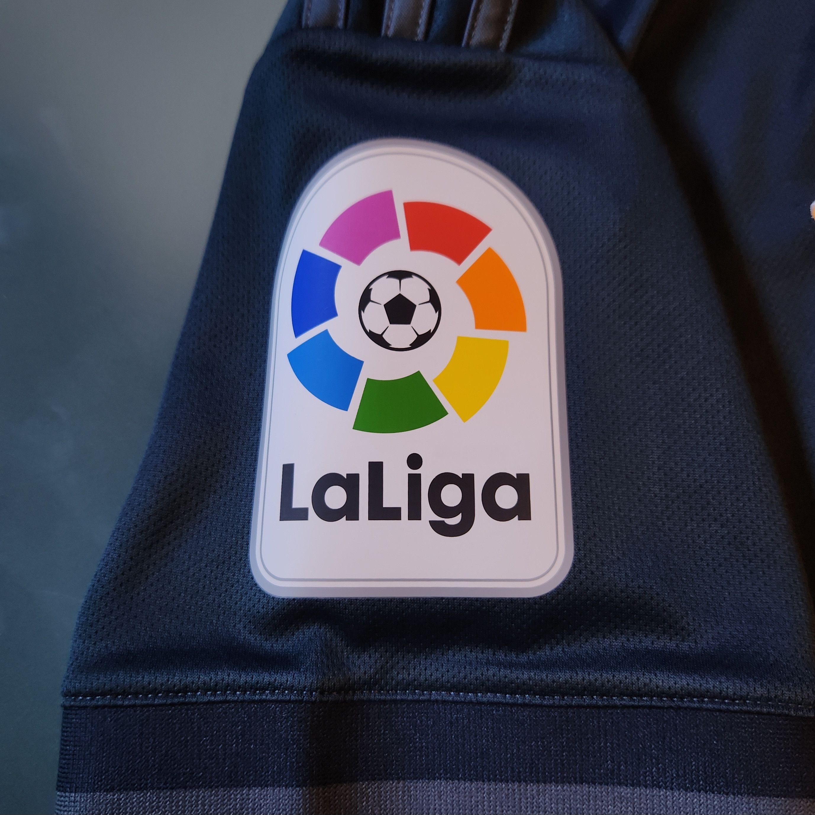 Adidas Authentic Real Madrid VINICIUS Jr 2018-2019 Away Jersey Size US S / EU 44-46 / 1 - 9 Thumbnail