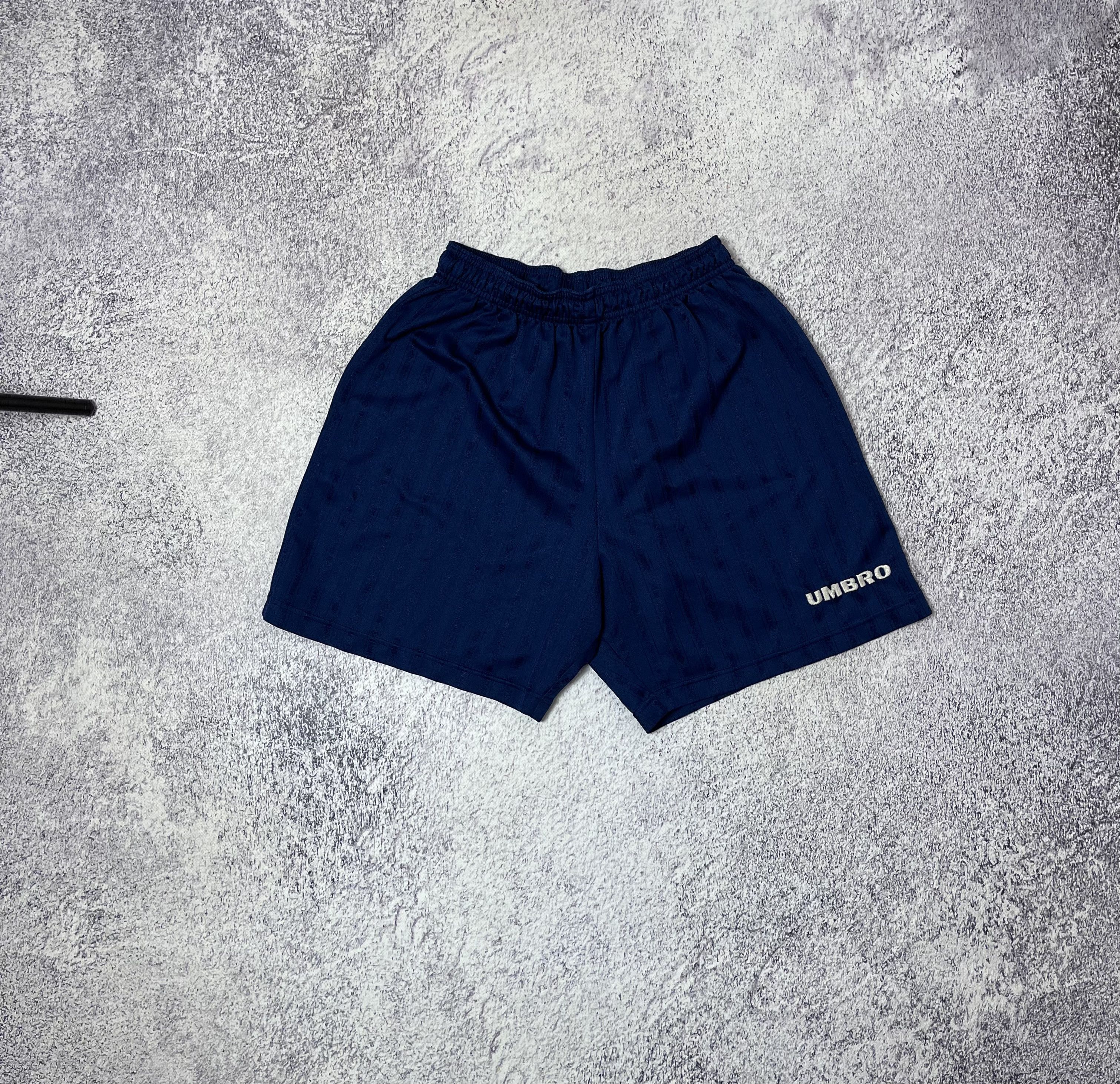Umbro × Vintage Vintage mens short Umbro size M Size US 32 / EU 48 - 1 Thumbnail