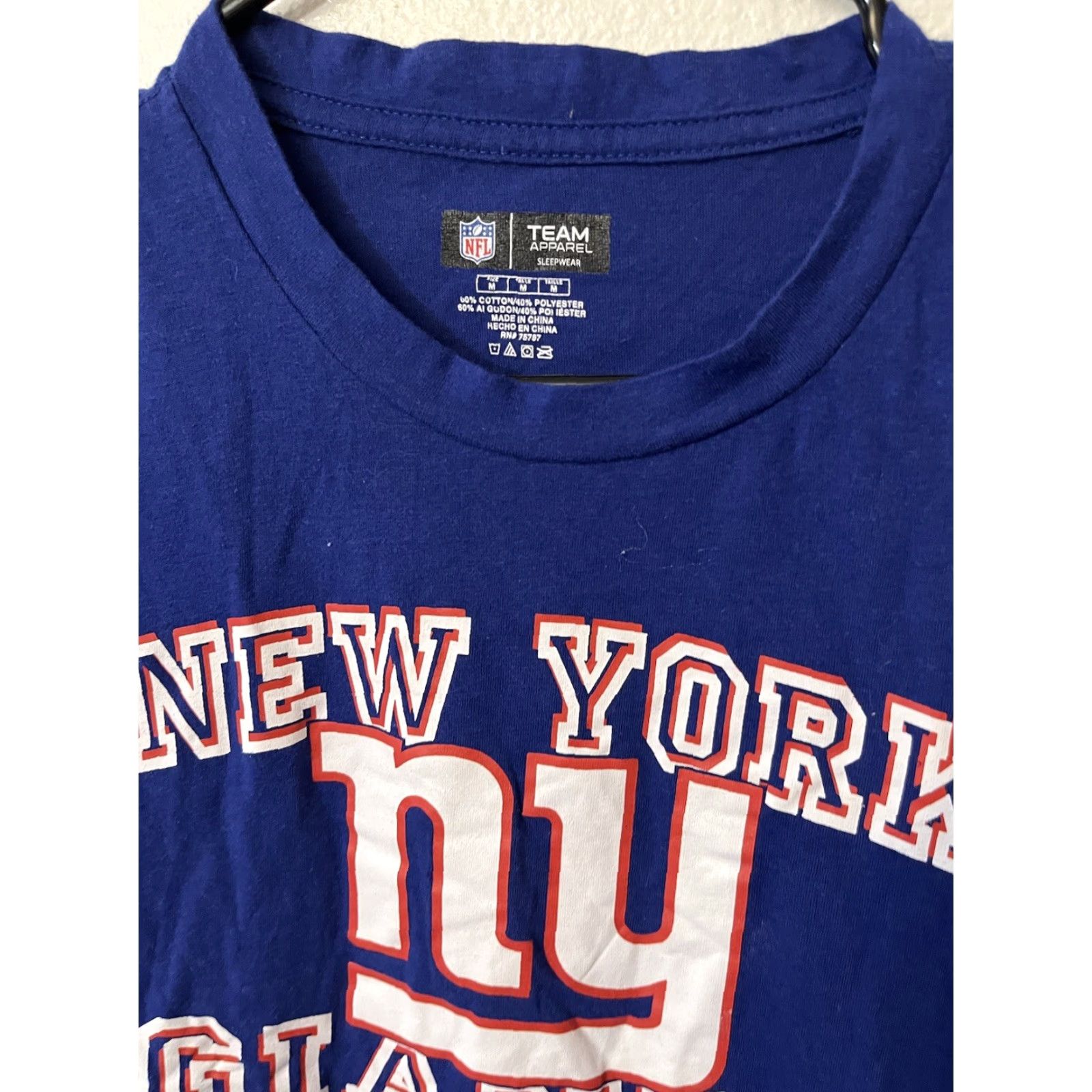 NFL VINTAGE NY Giants NFL Team Apparel T-Shirt Mens Blue Distressed Medium Adult M Relaxed Shirt Size US M / EU 48-50 / 2 - 2 Thumbnail