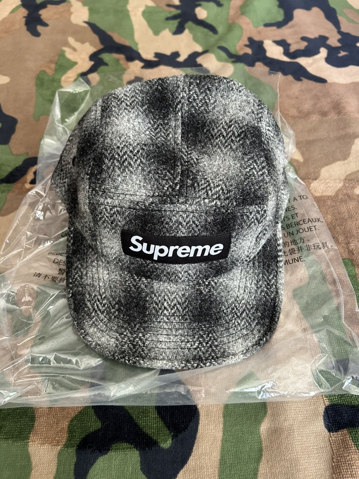 Harris Tweed × Supreme Supreme Harris Tweed Camp Cap Black FW25 Size ONE SIZE - 3 Thumbnail