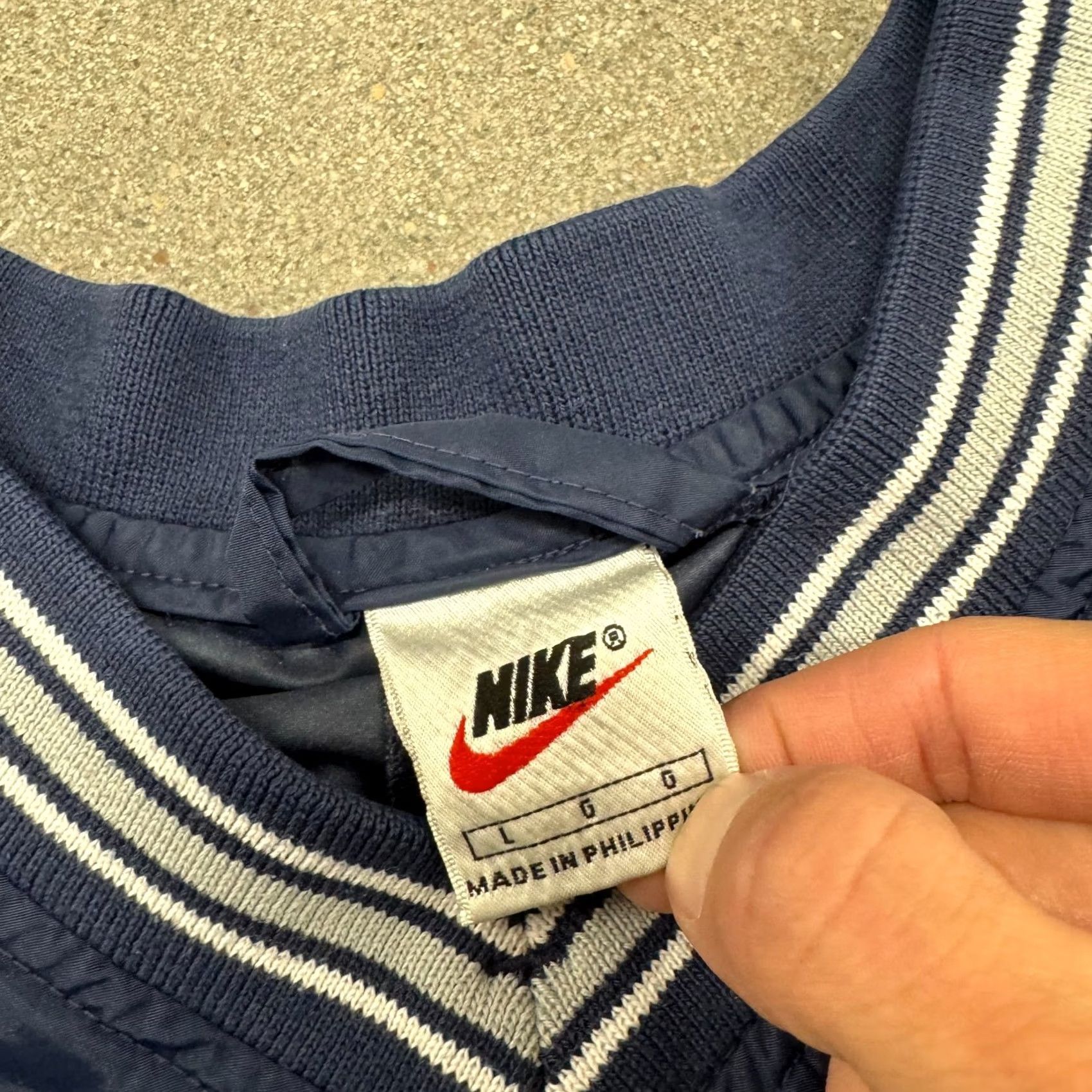 Nike VINTAGE Nike Windrunner Jacket Mens L Blue Swoosh Logo Pullover Long Sleeve Size US L / EU 52-54 / 3 - 3 Thumbnail