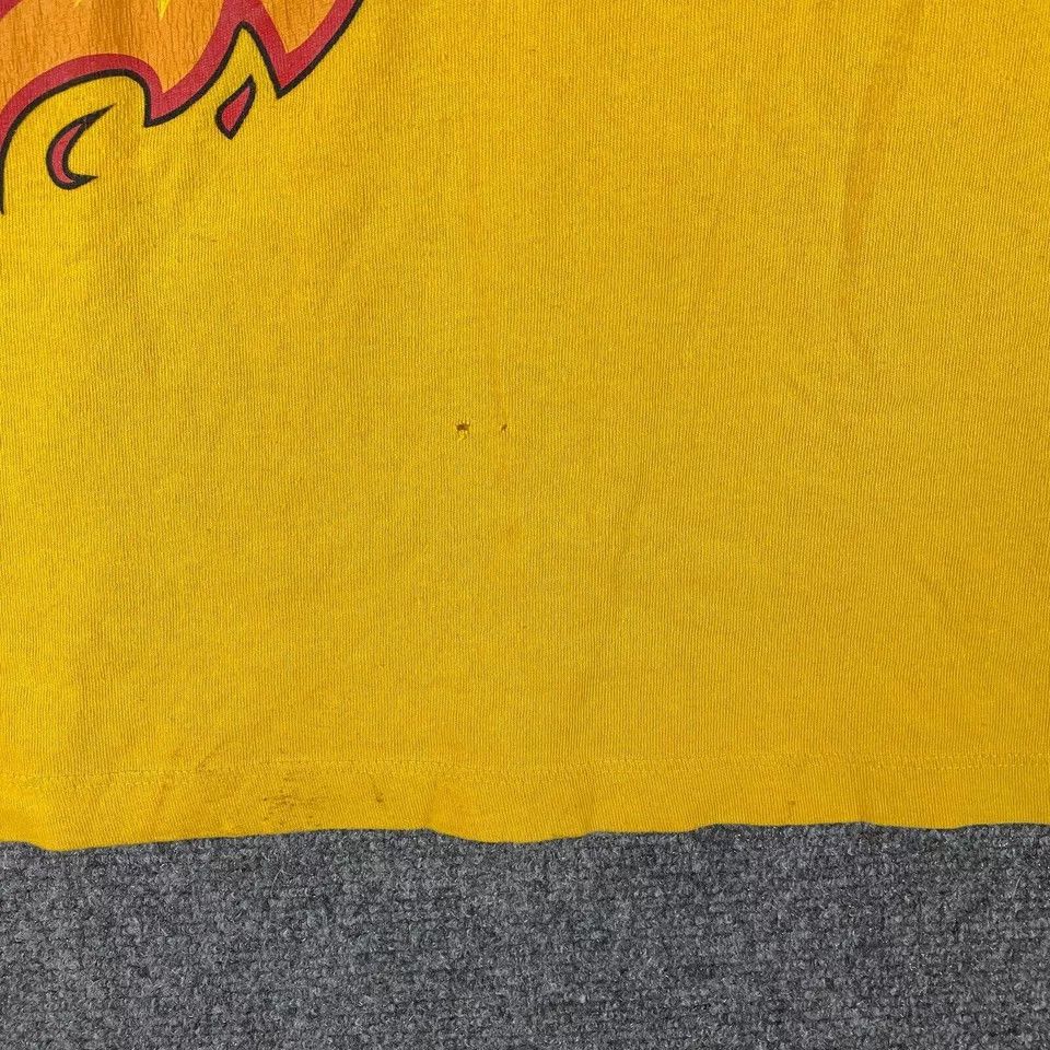 Forever 21 Flamin Hot Cheetos Shirt Men's M Crew Neck Distressed Size US M / EU 48-50 / 2 - 3 Thumbnail