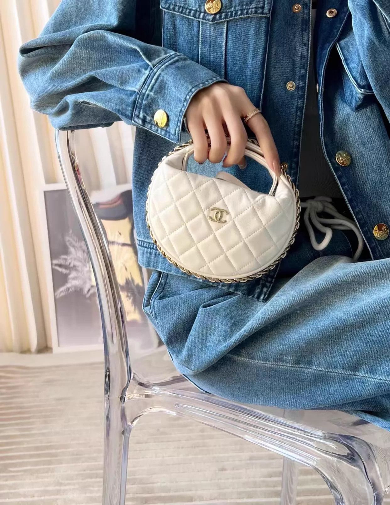 Chanel Chanel 23C White Hula Hoop Clutch 16x16 Size ONE SIZE - 5 Thumbnail