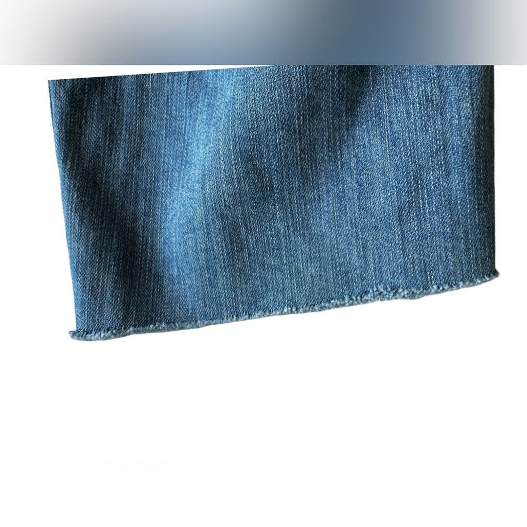 Paige Paige JAX KNEE SHORT Distressed Blue Fade Women’s Size 23. Size 25" / US 0 / IT 36 - 11 Thumbnail
