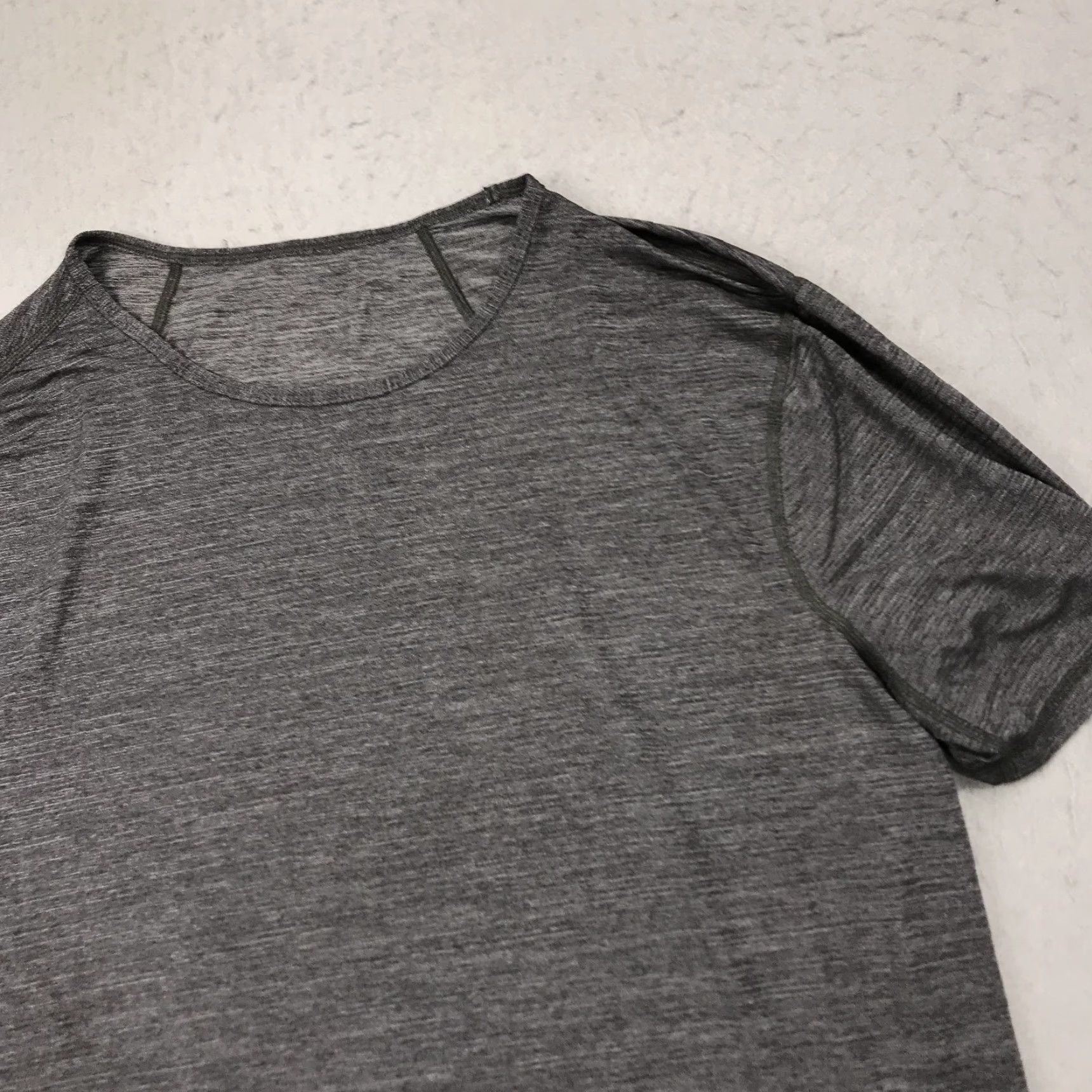 Lululemon Lululemon Shirt Mens XL Gray Short Sleeve Heather Stretch Logo Athleisure Gym Size US XL / EU 56 / 4 - 3 Thumbnail