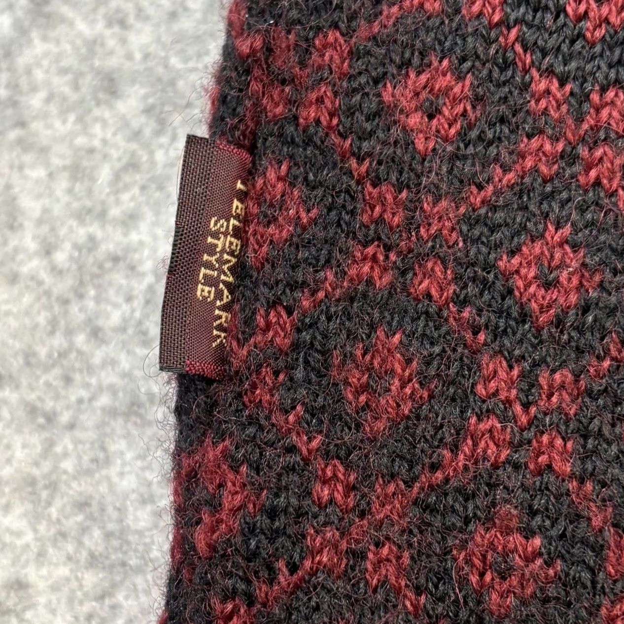 Vintage VINTAGE Telemark Nordic Wool Sleeveless Jumper Women’s Large Red Multi Knit Patterned Round Neck Cardigan Sleeveless, Velvet? Size L / US 10 / IT 46 - 7 Thumbnail