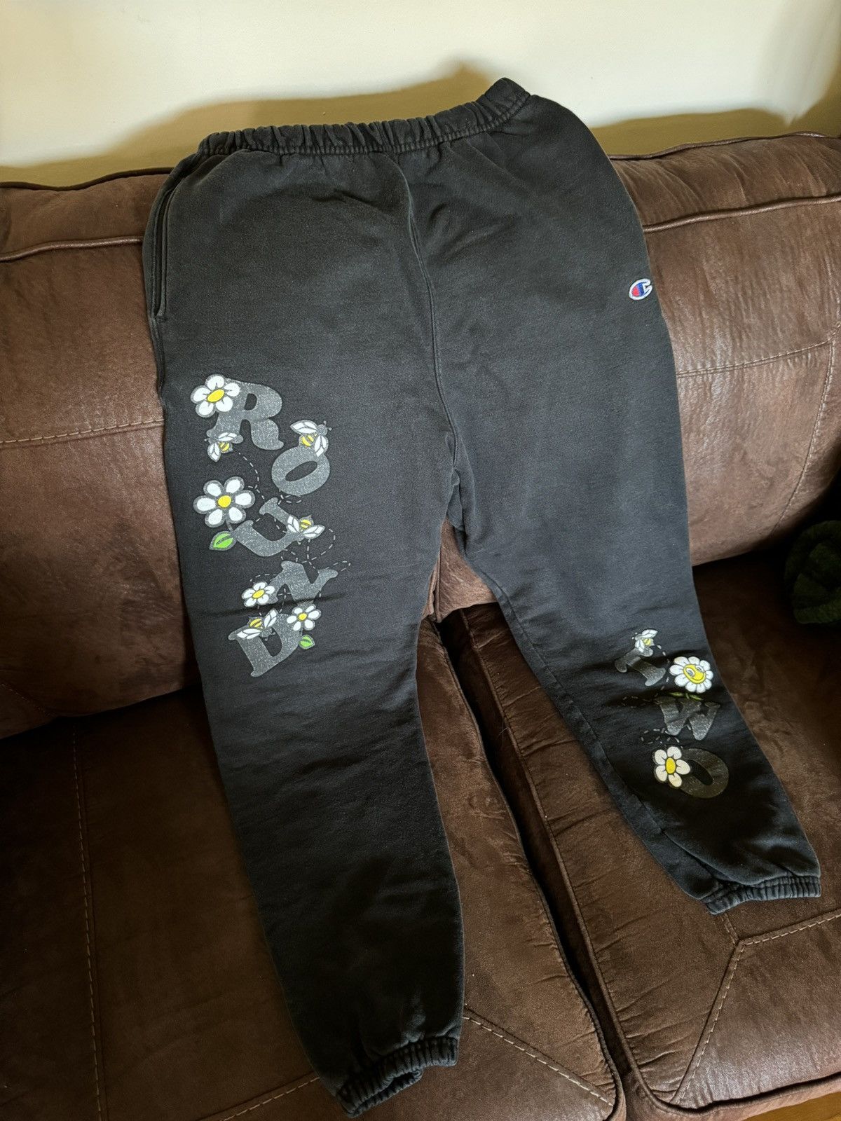 Designer × Round Two ROUND TWO MERCH SWEATS OG Size US 32 / EU 48 - 1 Thumbnail