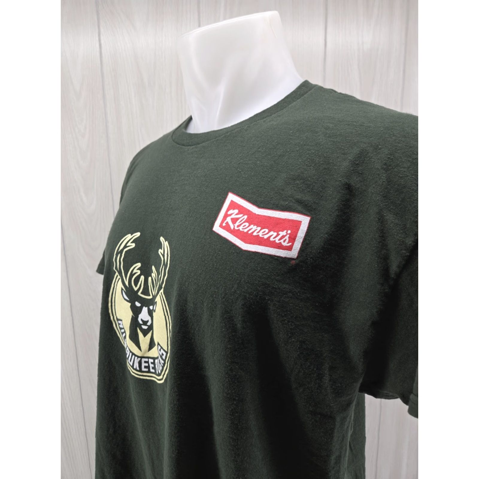 Gildan Klement's Milwaukee Bucks T Shirt XL Green Mens Short Sleeve T-Shirt Size US XL / EU 56 / 4 - 5 Thumbnail