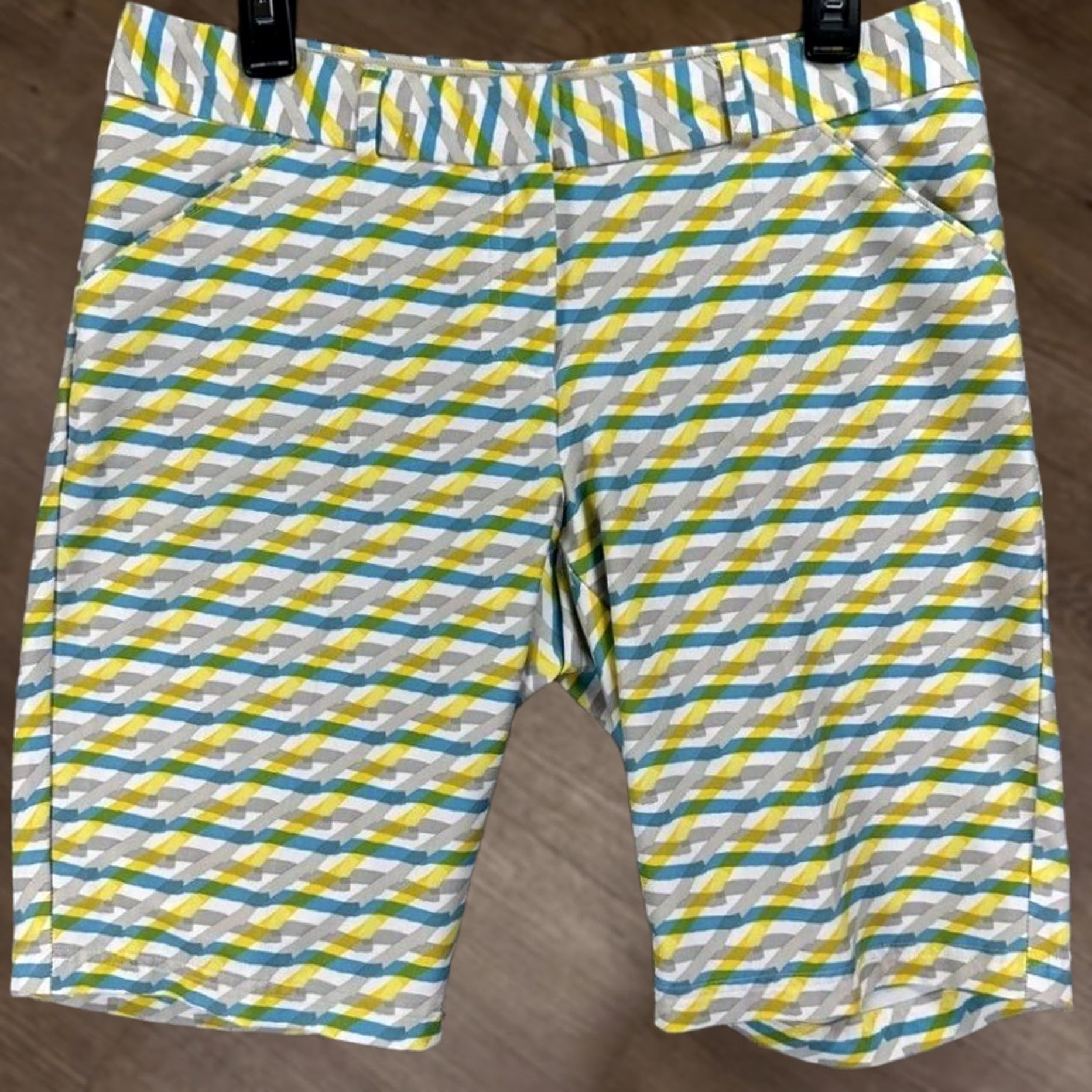 Peter Millar Peter Millar Shorts Womens 6 Yellow Blue Chino Flat Front Stretch Pull On EUC Size 24" / US 00 / IT 34 - 1 Thumbnail