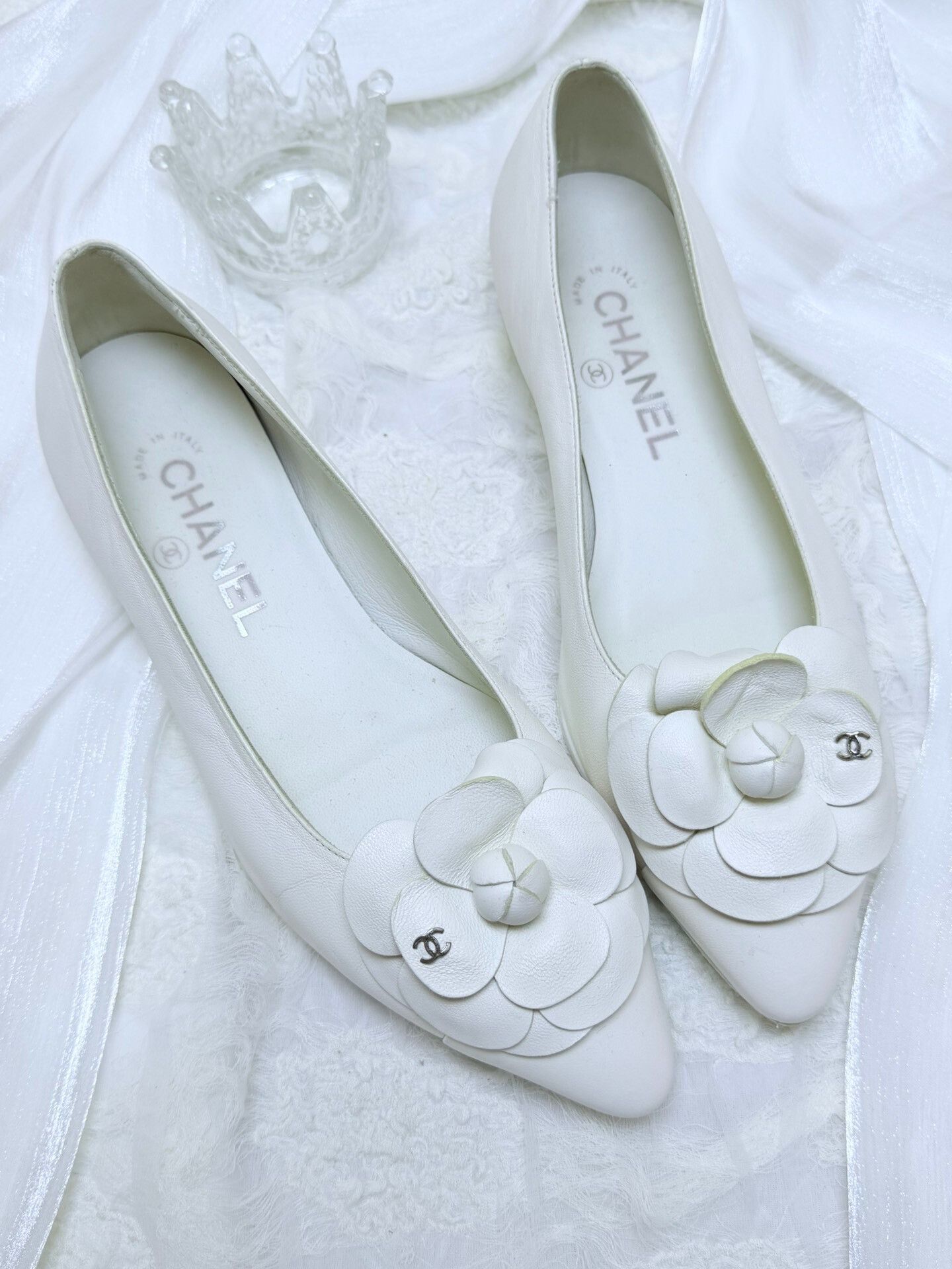 Chanel Chanel White Lowtop Sneakers us_6 Women Size US 6 / IT 36 - 1 Thumbnail
