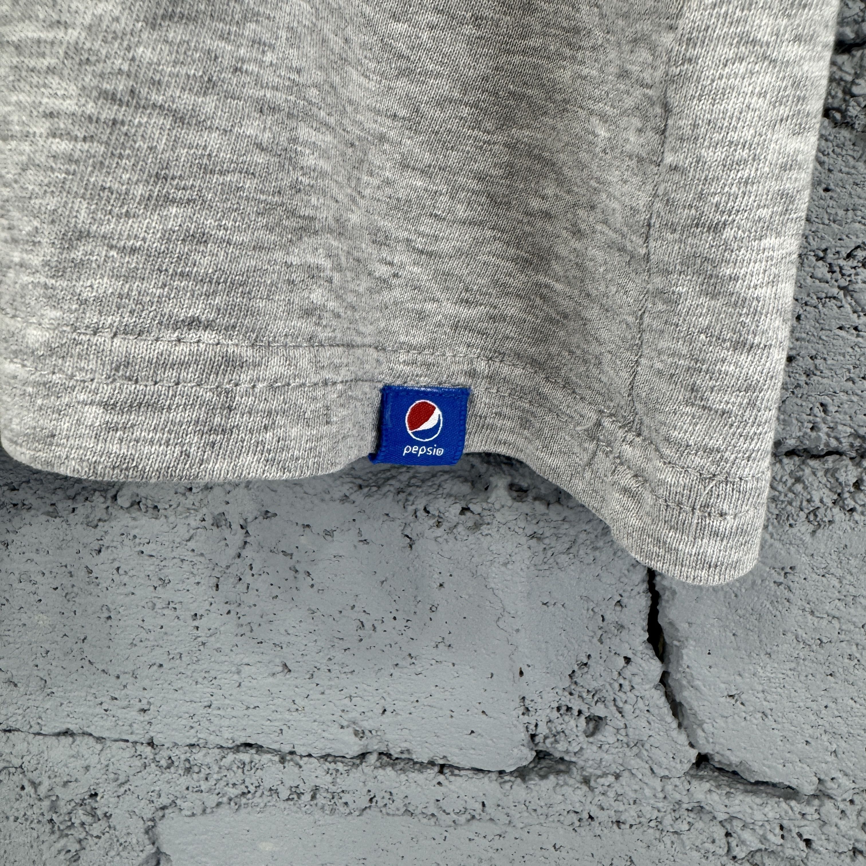 Vintage Officially Licensed Pepsi-Cola Vintage Sunfaded Tshirt Size US L / EU 52-54 / 3 - 4 Thumbnail