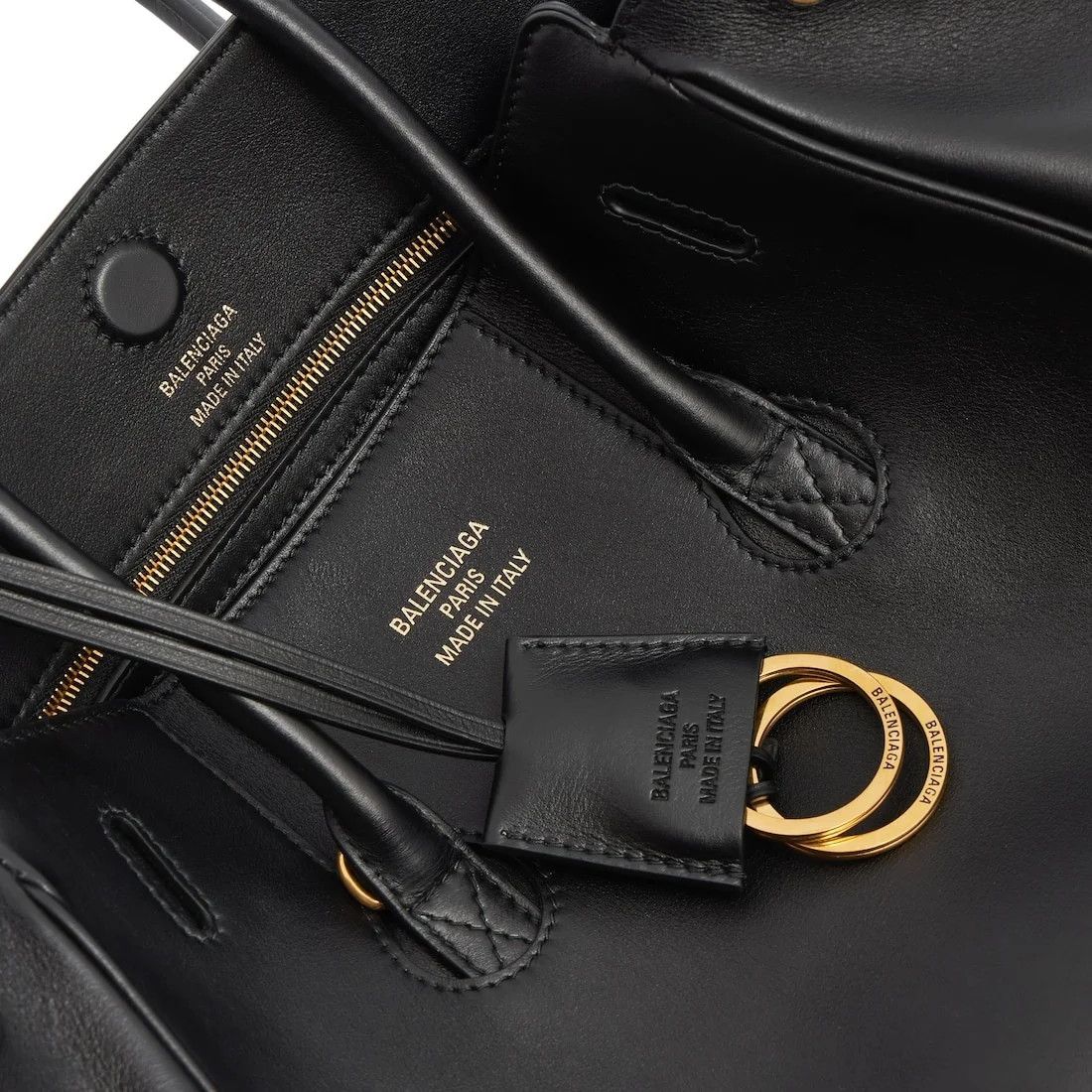Balenciaga o1tr1nto0526 Size: OS / Hampton Mini Carry All Bag in Black Size ONE SIZE - 5 Thumbnail