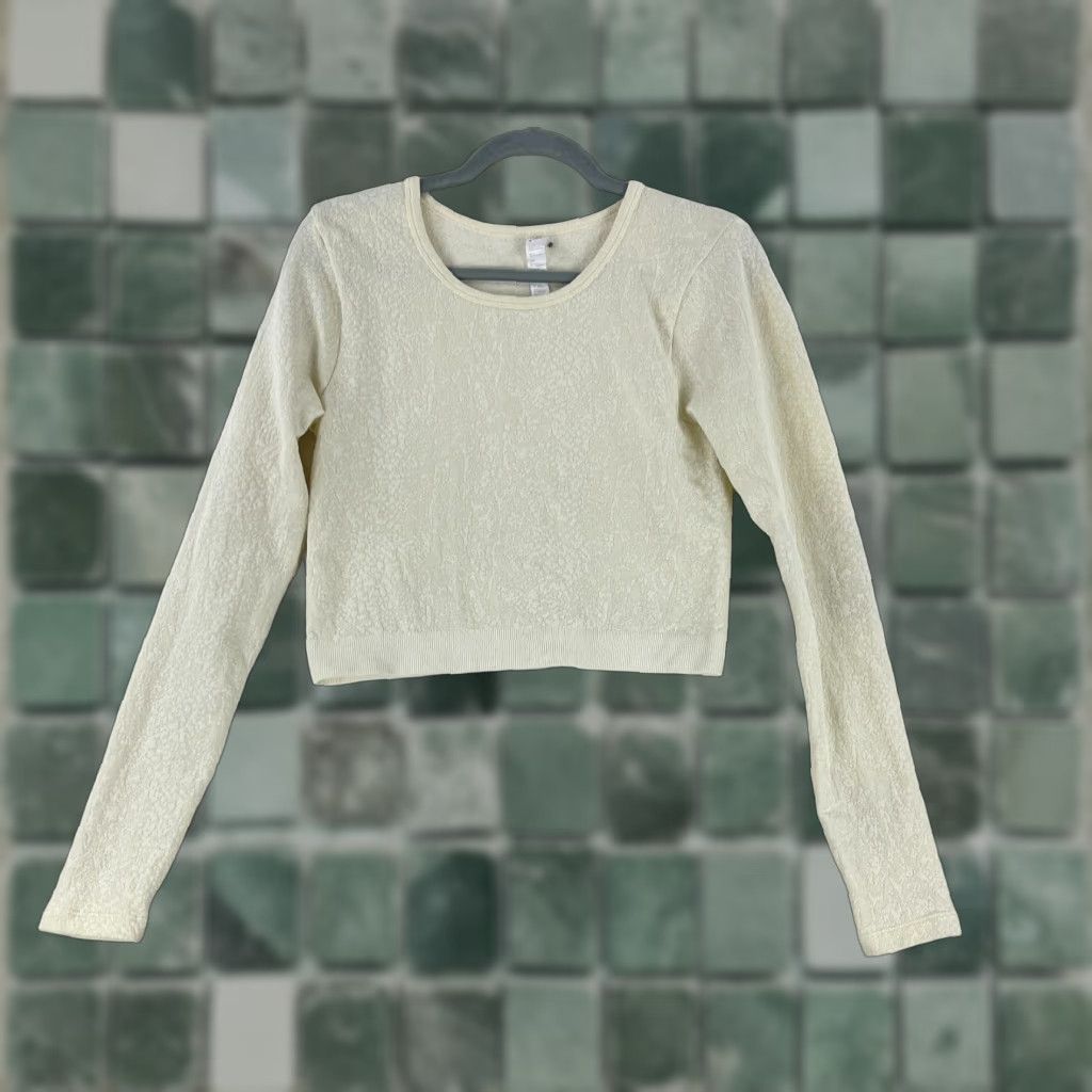Fabletics Fabletics Shirt Womens XL Ivory Lace Print River Seamless Crop Long Sleeve Size XL / US 12-14 / IT 48-50 - 1 Thumbnail