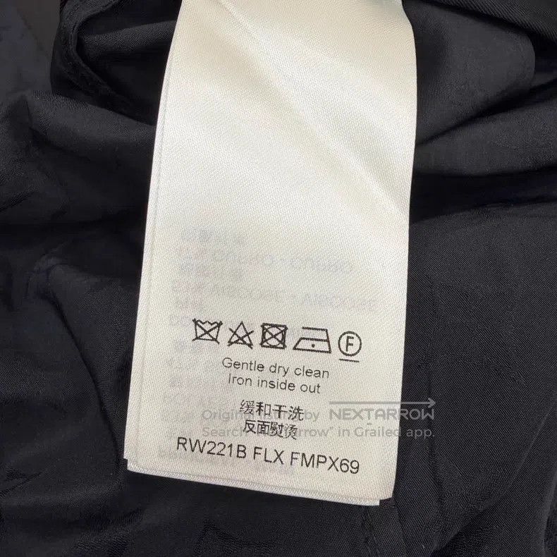 Louis Vuitton Louis Vuitton Black dark-print full-print assault cropped Size US 36 / EU 52 - 4 Thumbnail