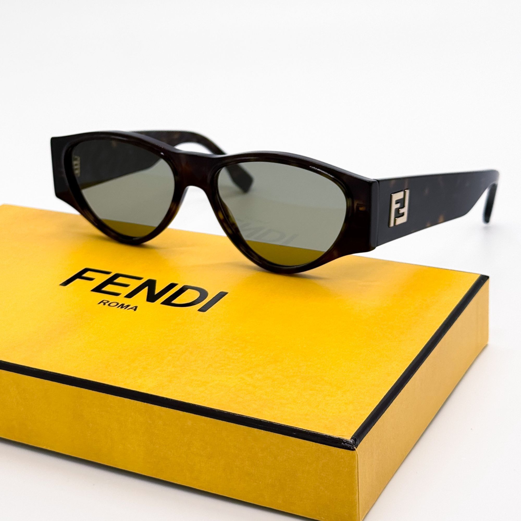Fendi NEW FE40158I 52E FENDI WOMEN SUNGLASSES HAVANA GREY EYEWEAR Size ONE SIZE - 1 Thumbnail