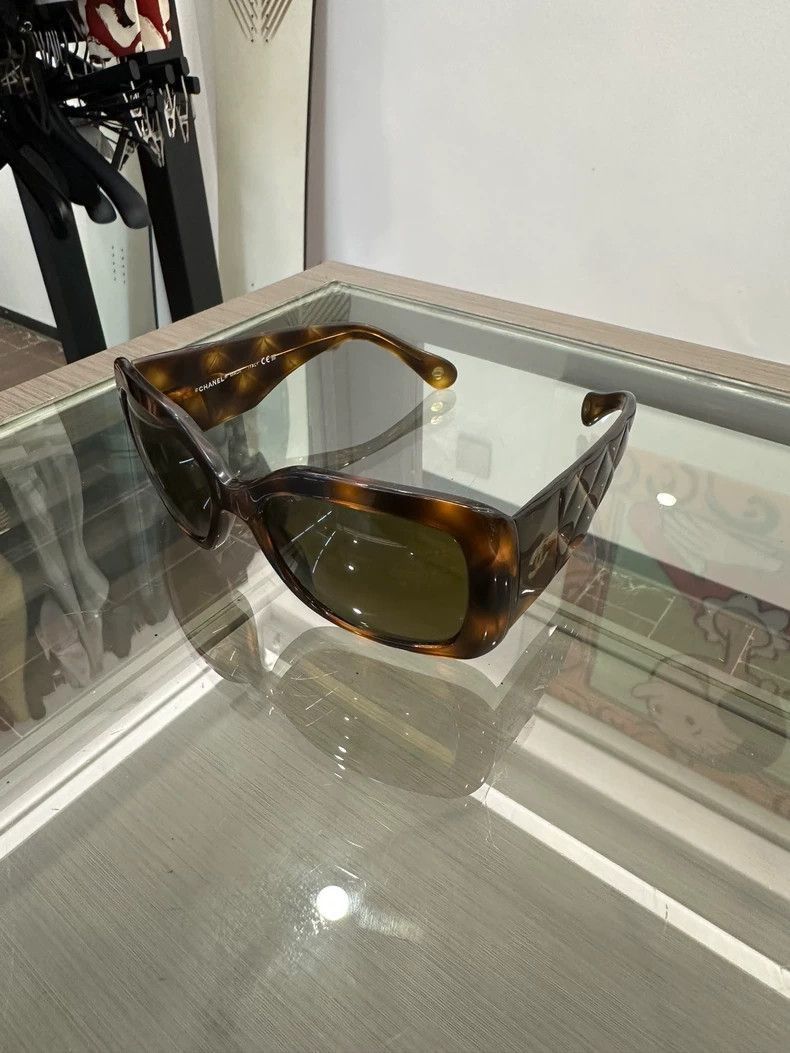 Chanel Vintage Chanel Tortoise Shell Sunglasses -2505 Size ONE SIZE - 3 Thumbnail