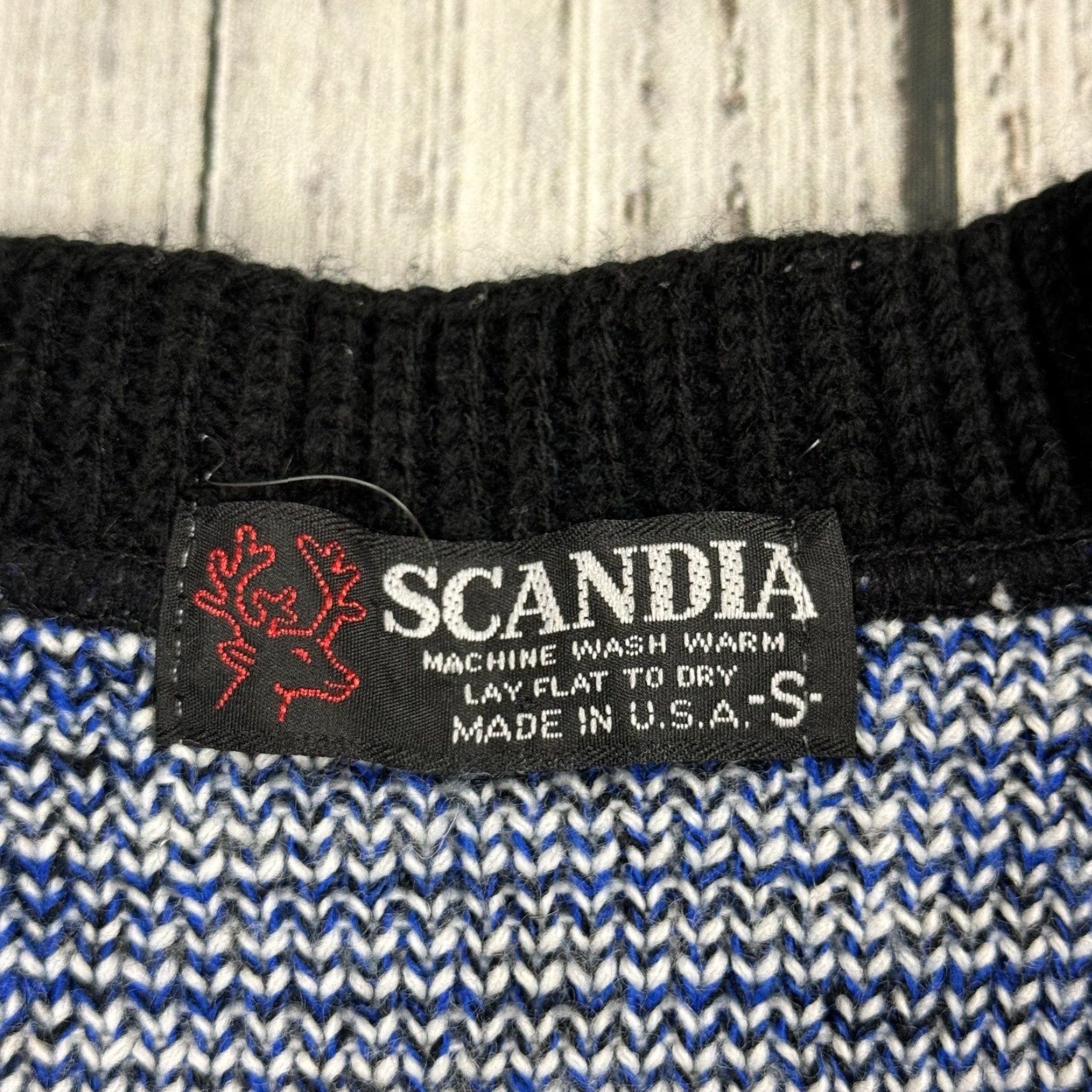 Vintage Vintage Scandia Geometric Pattern Button Cardigan Mens S USA Blue White Knit Sweater 80s 90s Bohemian Size US S / EU 44-46 / 1 - 3 Thumbnail