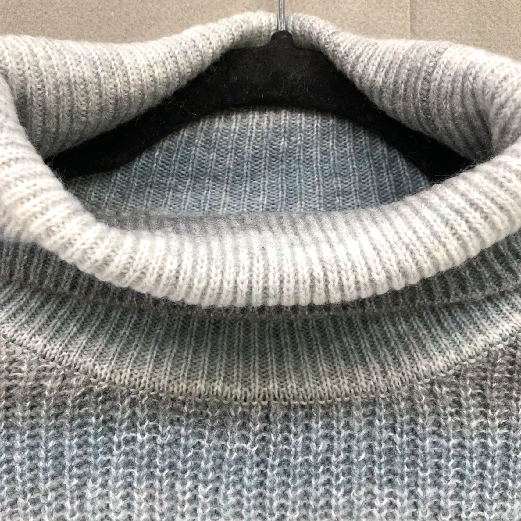 Vintage VINTAGE Hooked Up by IOT Blue Gray Striped Ombre Turtleneck Sweater Womens M Relaxed Pullover Bohemian Size M / US 6-8 / IT 42-44 - 7 Thumbnail