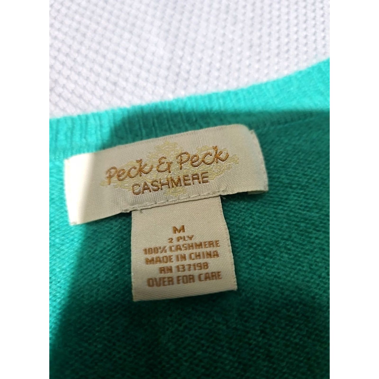 Vintage Peck & Peck Sweater Womens Medium Green Cashmere VNeck 2-Ply Quiet Luxury Soft Pullover Regular Lightweight All Seasons Kn 95% 0 Size M / US 6-8 / IT 42-44 - 7 Thumbnail
