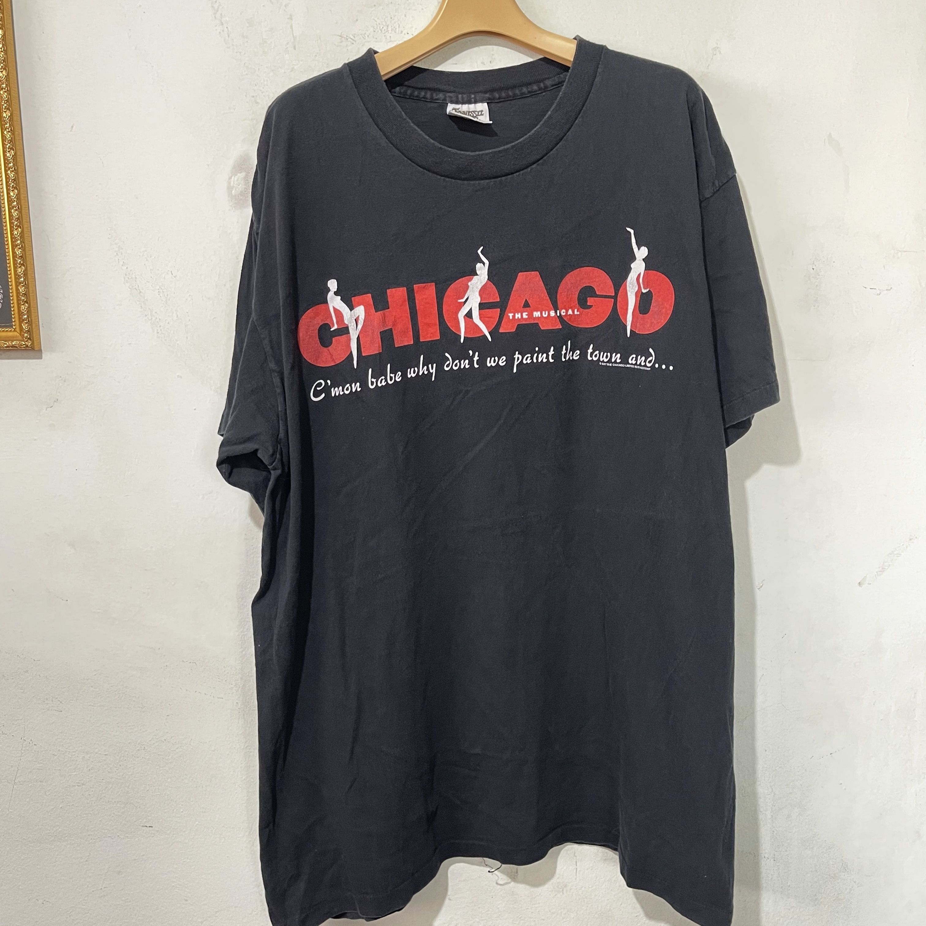 Vintage Vintage 90s Chicago The Musical T-Shirt Size US XL / EU 56 / 4 - 1 Thumbnail