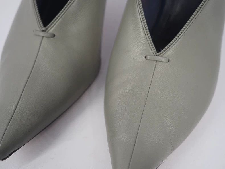 Celine CelineGray sheepskin V-mouth witch shoes 2503-Nextarrow Size US 6 / IT 36 - 4 Thumbnail
