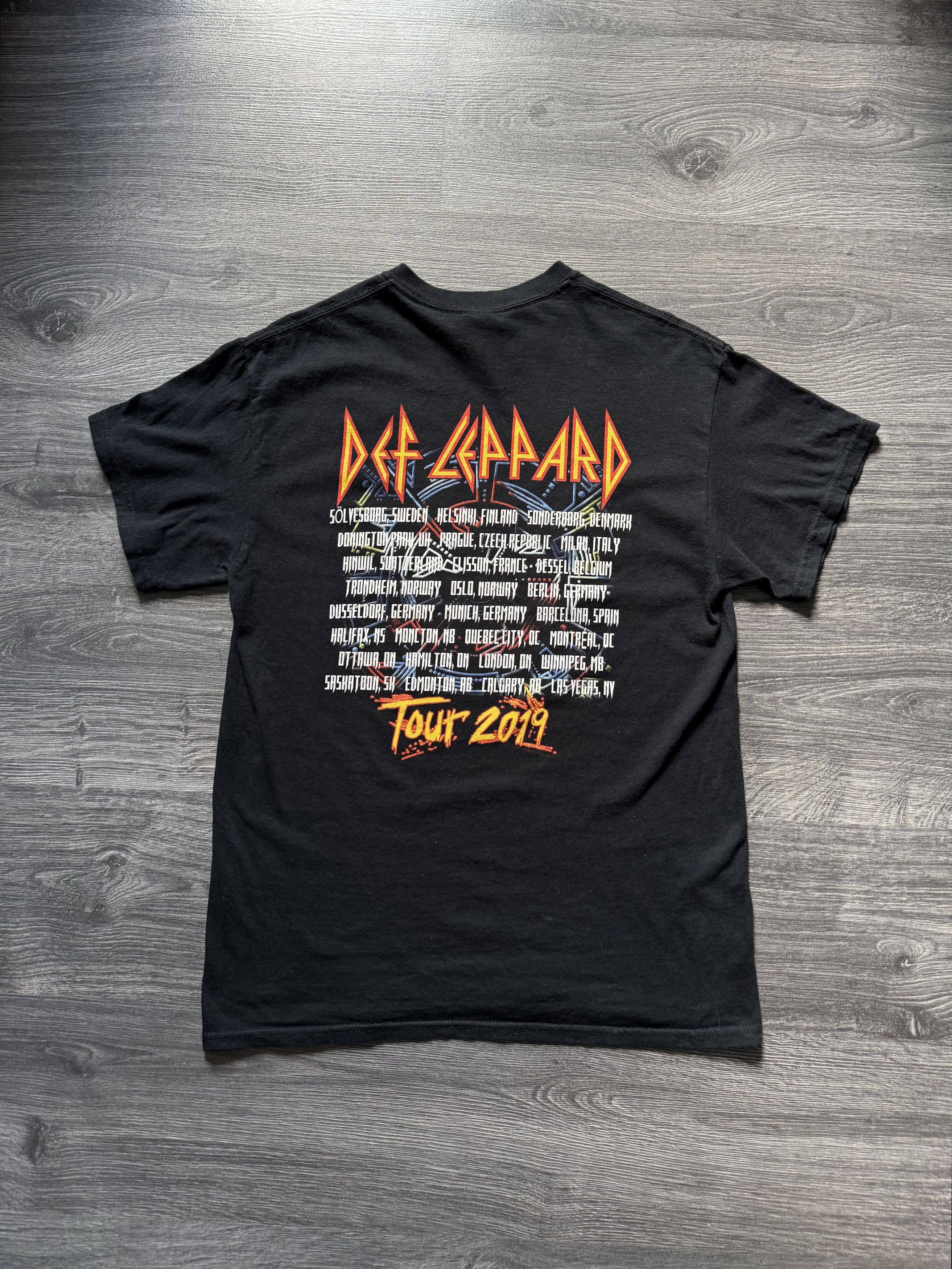 Band Tees Gildan Def Leppard Tour 2019 Band Tee Size M Size US M / EU 48-50 / 2 - 2 Thumbnail