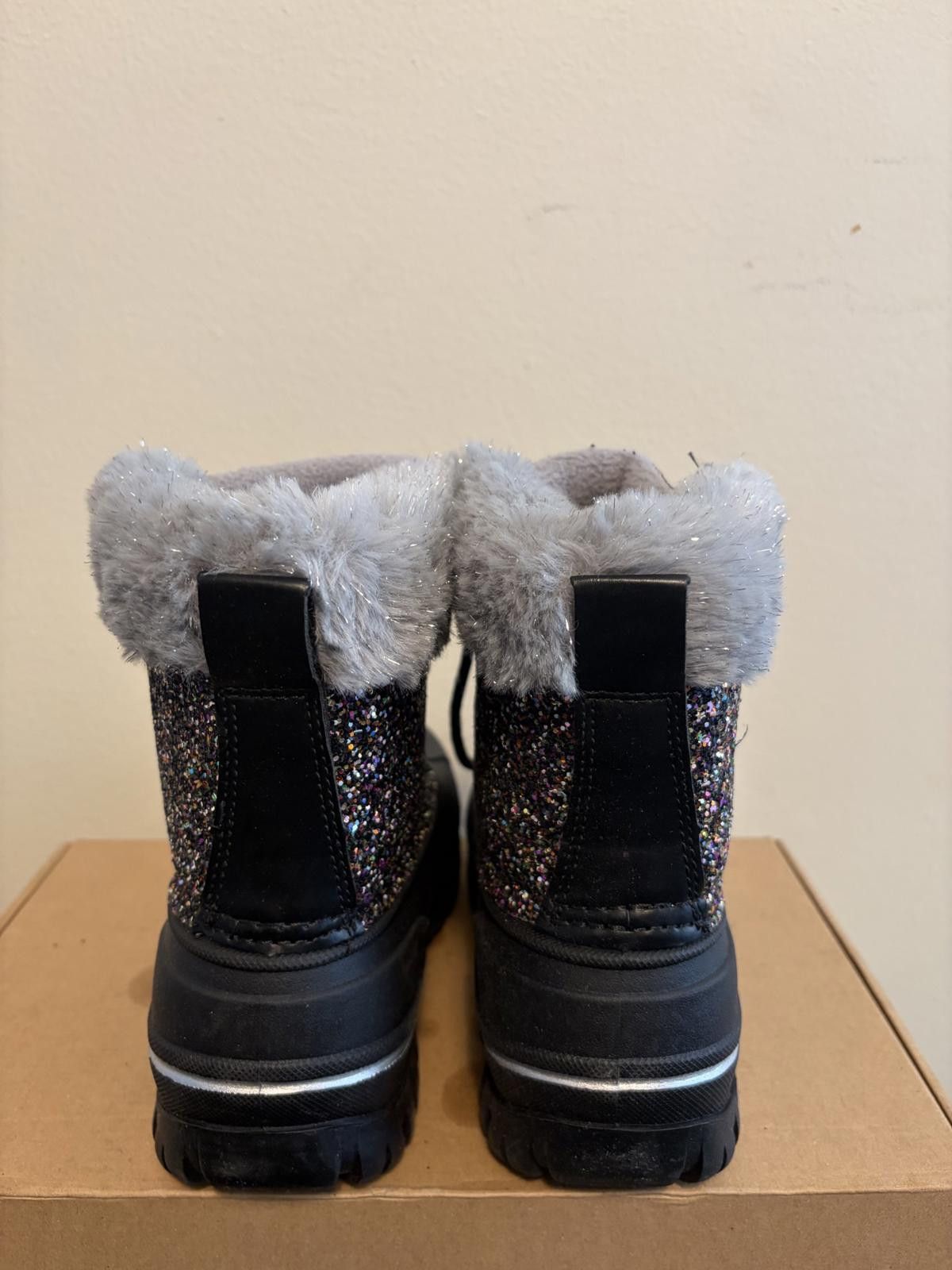 Magliano Magellan Outdoors Girl's Glitter Faux Fur Snow Boot (Size 4) Size US 4 / IT 34 - 4 Thumbnail