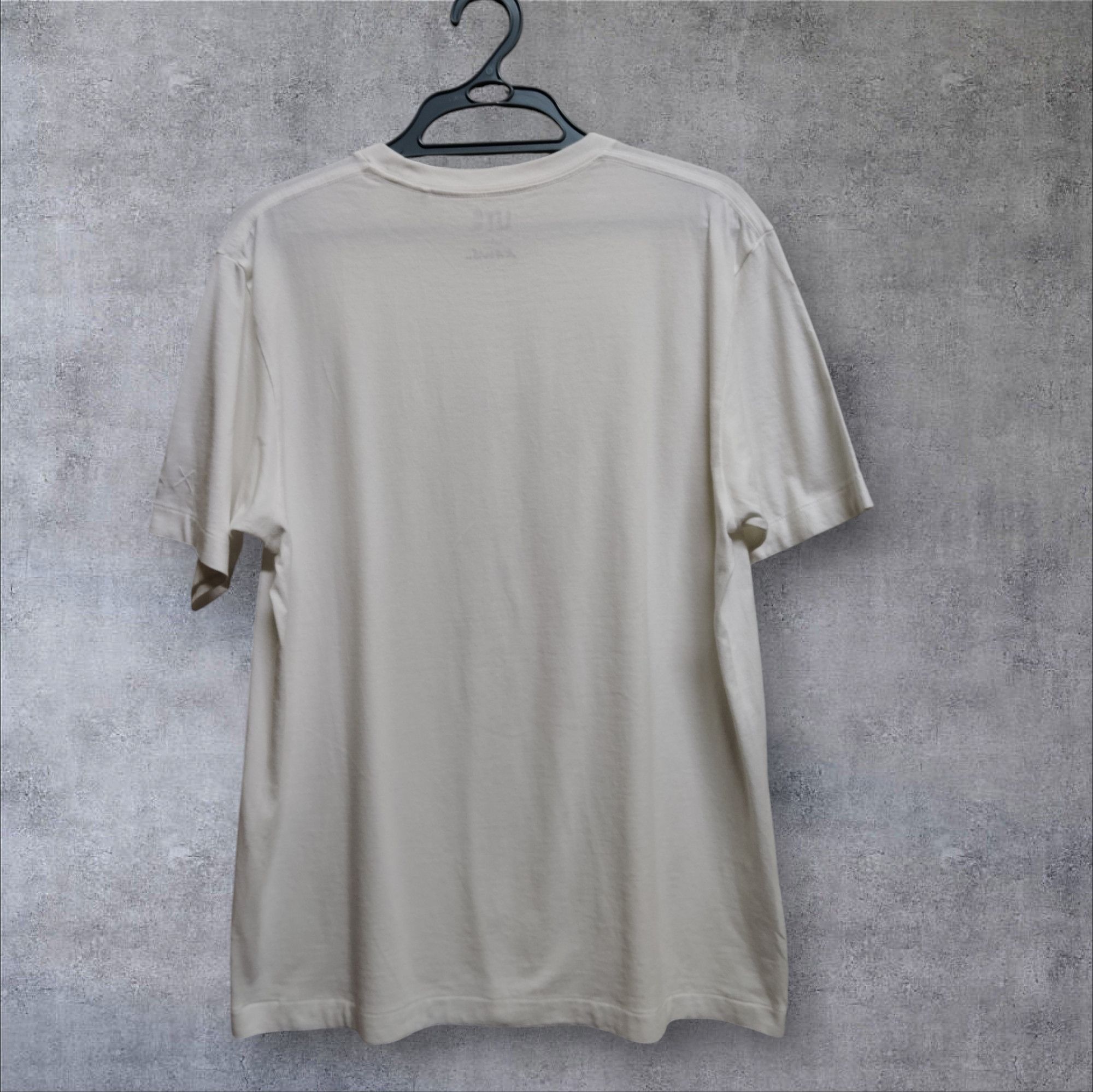 Japanese Brand × Kaws KAWS x UNIQLO PRINTED T-SHIRT Size US L / EU 52-54 / 3 - 3 Thumbnail
