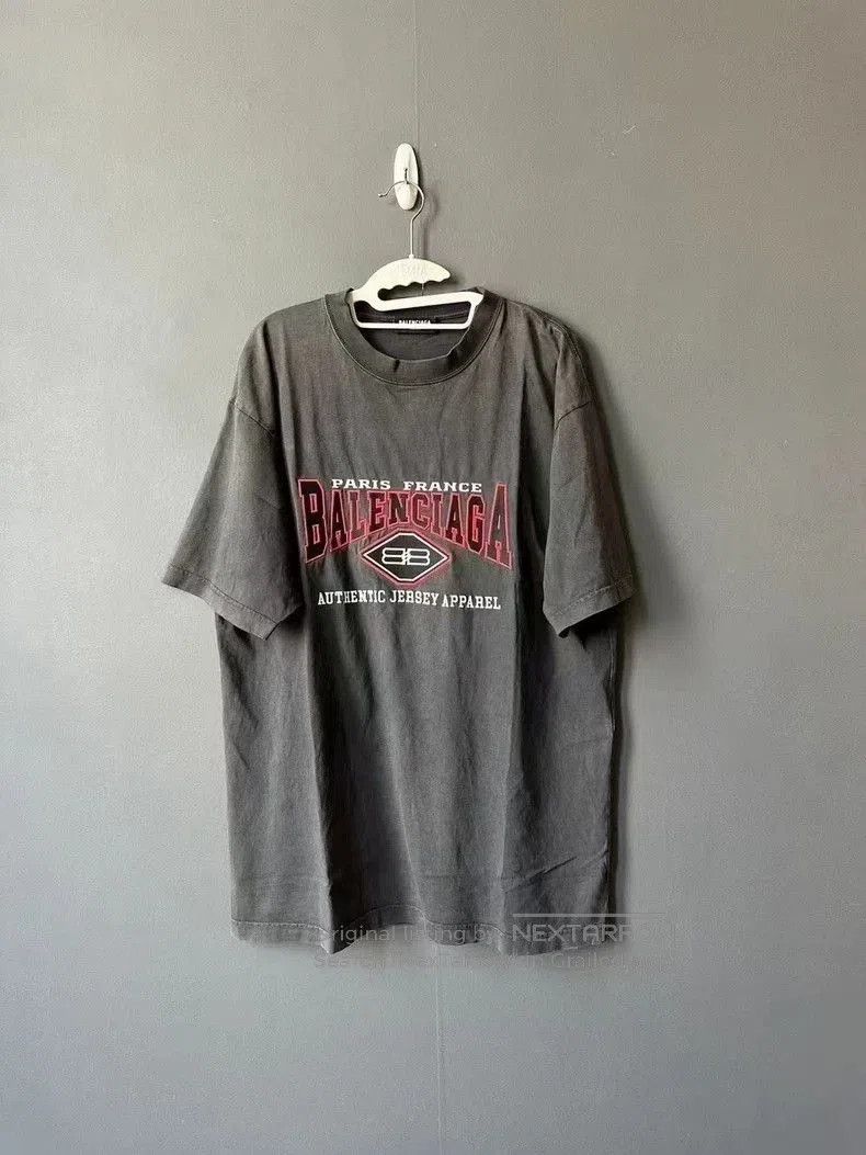 Balenciaga Balenciaga Bat Short Sleeve T-shirt. Size US XS / EU 42 / 0 - 1 Thumbnail