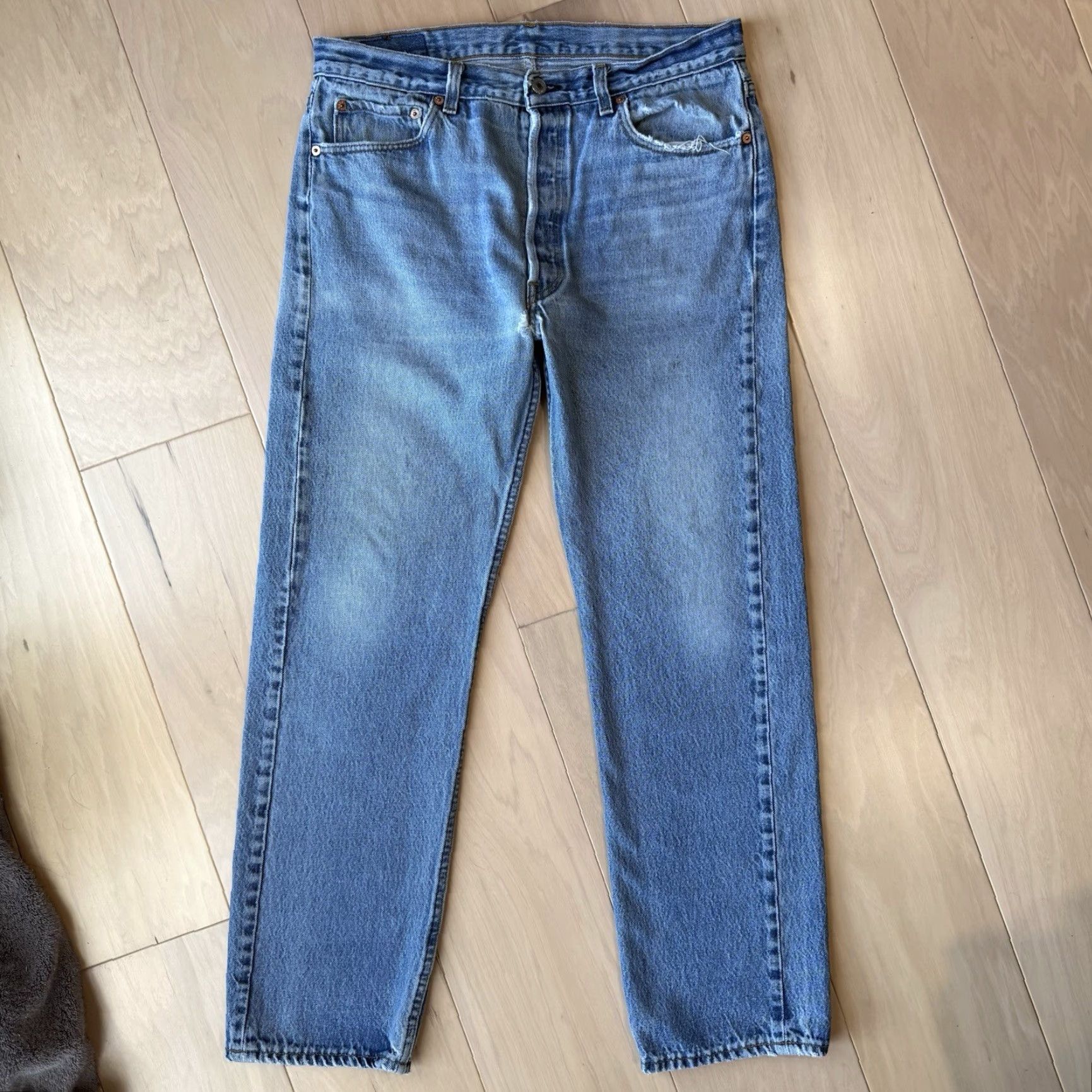 Levi's VINTAGE Levis 501 Jeans 32 Blue Straight Leg 80s Denim Workwear Non Selvedge Size US 32 / EU 48 - 2 Thumbnail