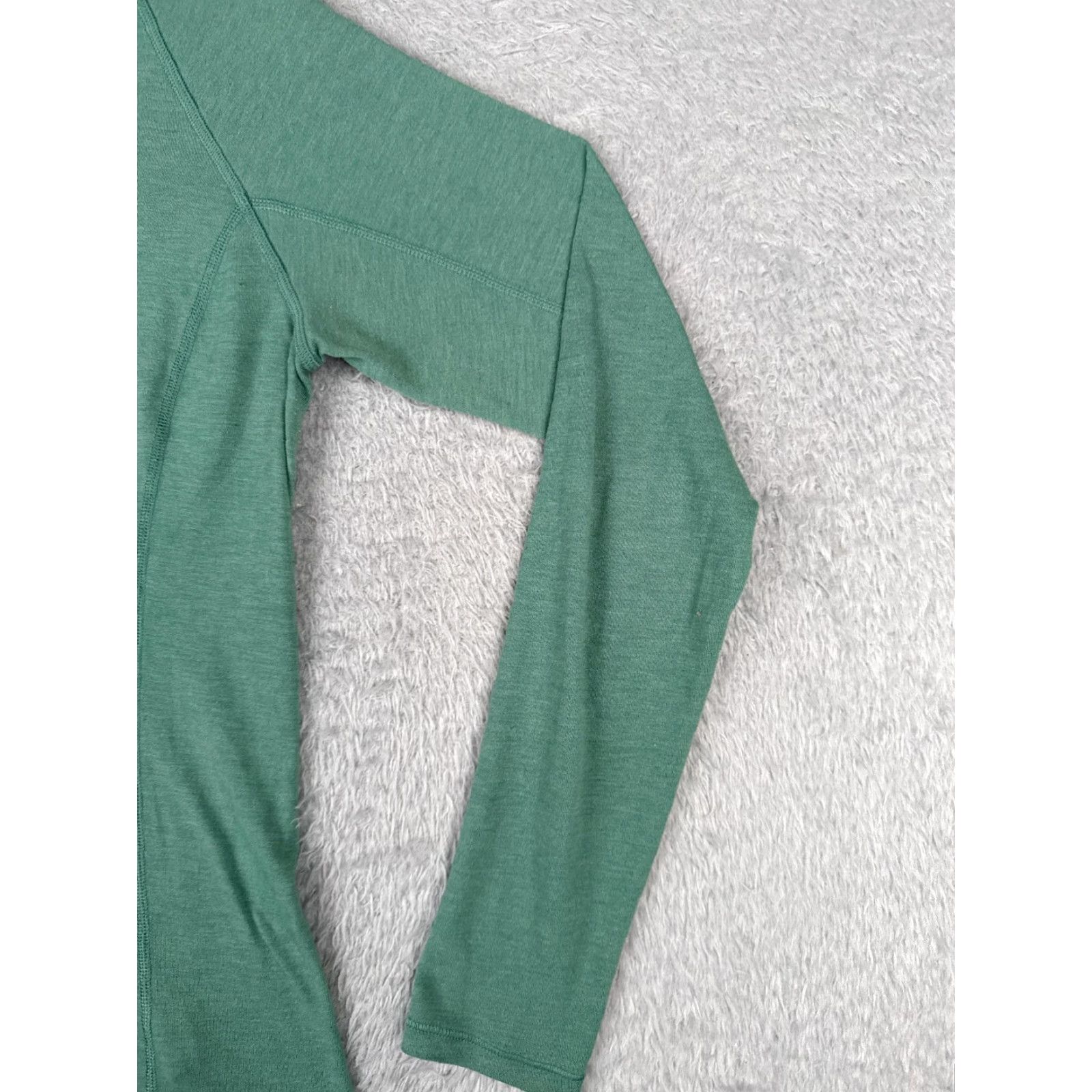 The North Face The North Face Shirt Women M Green Long Sleeve Crew Neck 100% Polyester Size M / US 6-8 / IT 42-44 - 2 Thumbnail