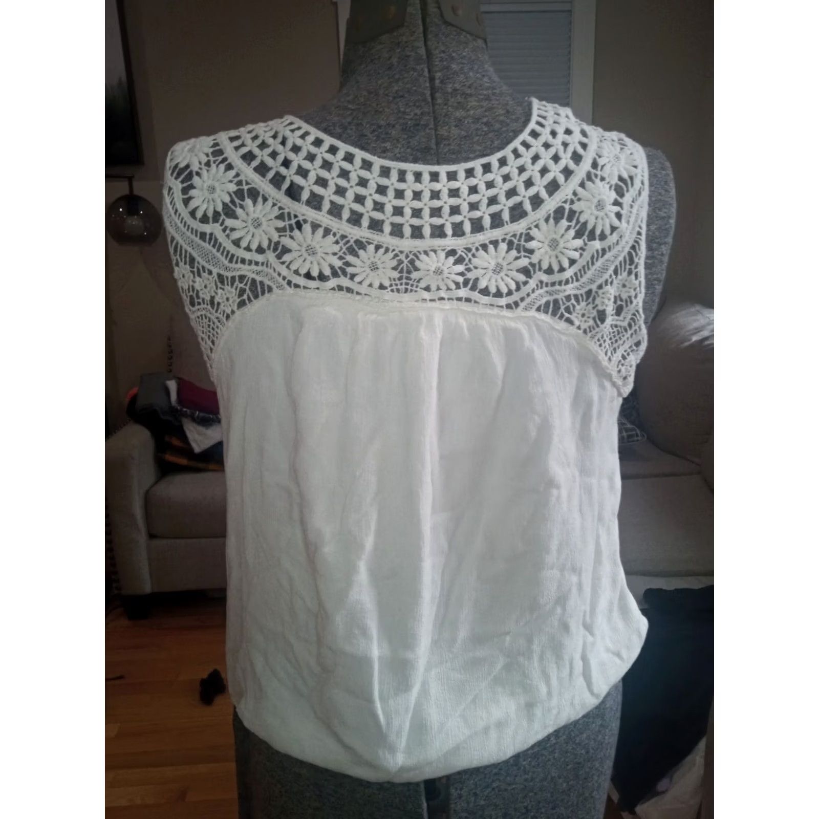 Vintage Max Studio Women’s Blouse Cropped Bohemian Crochet Neckline Ivory Elastic Waist Sleeveless Round Neck Regular Size S Size S / US 4 / IT 40 - 3 Thumbnail