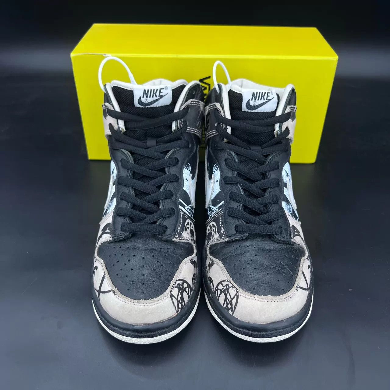 Nike Dunk SB Unkle Futura CH2427 Size 44 Worn a Few Times Size US 11 / EU 44 - 4 Thumbnail