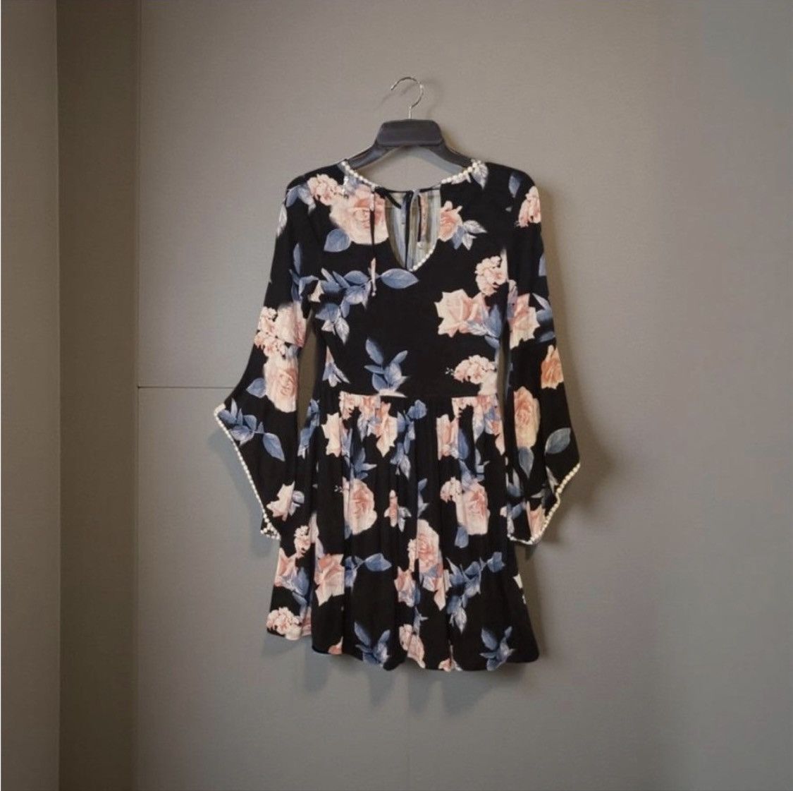 Other V Neck Bell Long Sleeve Flowy Back Floral Multi Occasion Size S / US 4 / IT 40 - 4 Thumbnail