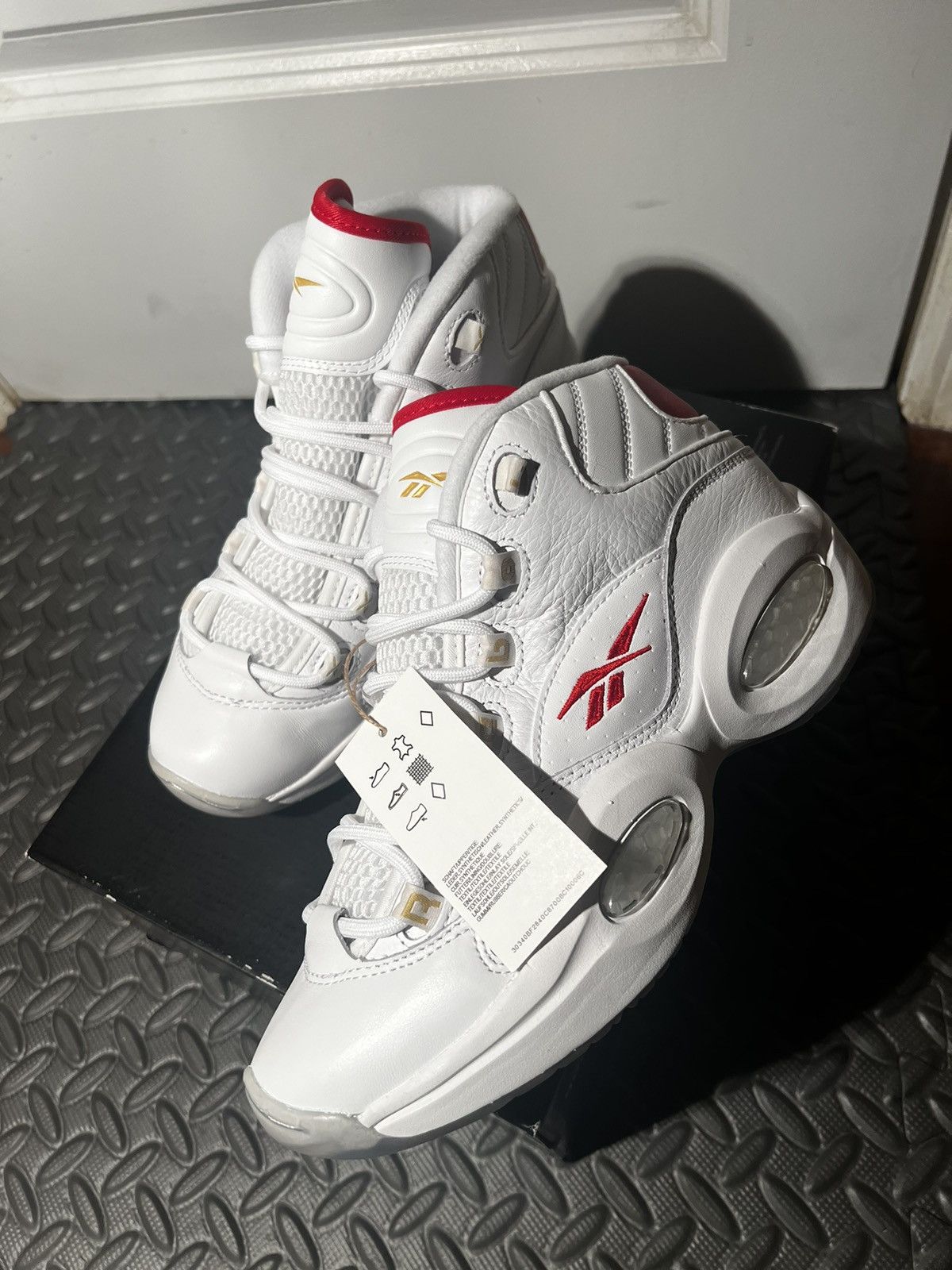 Reebok NEW Reebok Question Mid Red Dr. Jay size 6.5 Shoes Size US 6.5 / EU 39-40 - 3 Thumbnail