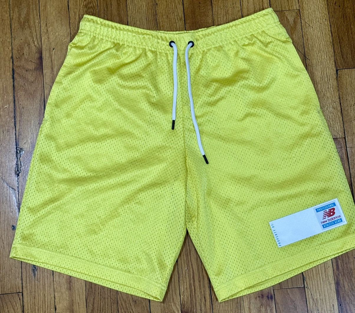 New Balance × Vintage Vintage New Balance “Yellow” Basketball shorts size Large Size US 35 - 1 Thumbnail