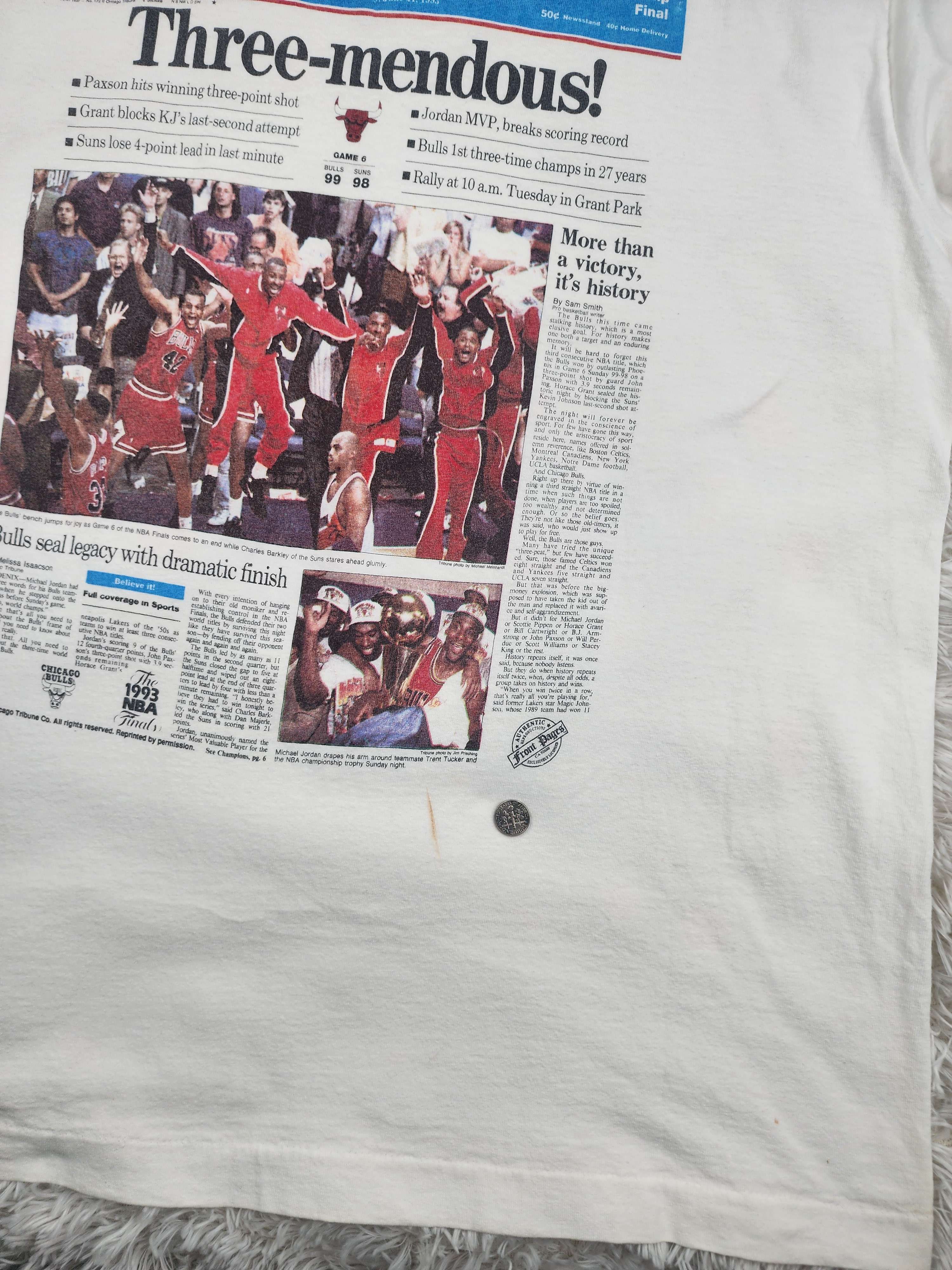 Fruit Of The Loom Vintage Chicago tribune bulls three-mendous champions 1993 Size US XL / EU 56 / 4 - 7 Thumbnail