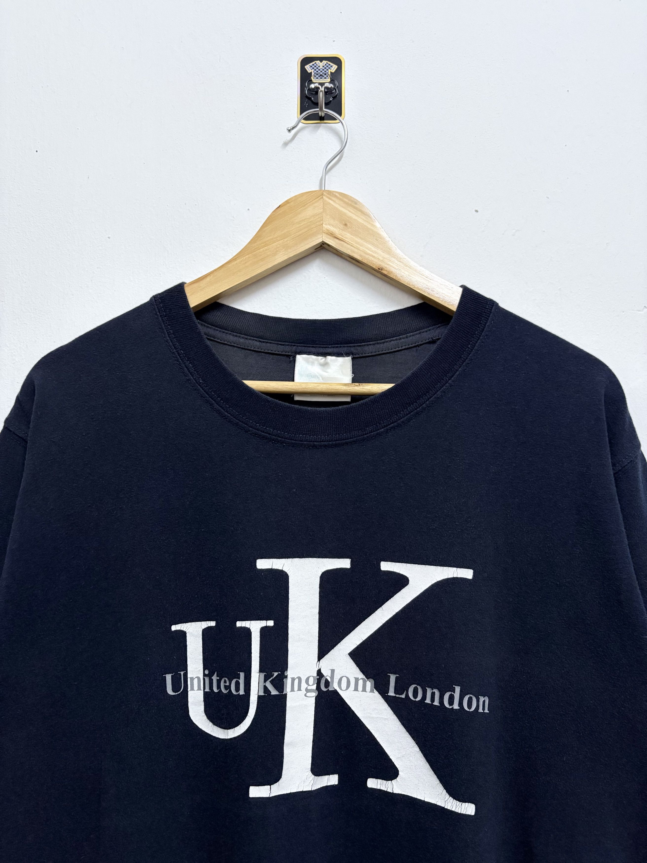 Calvin Klein 2000's United Kingdom London Ripoff Calvin Klein T-Shirt Size US L / EU 52-54 / 3 - 3 Thumbnail