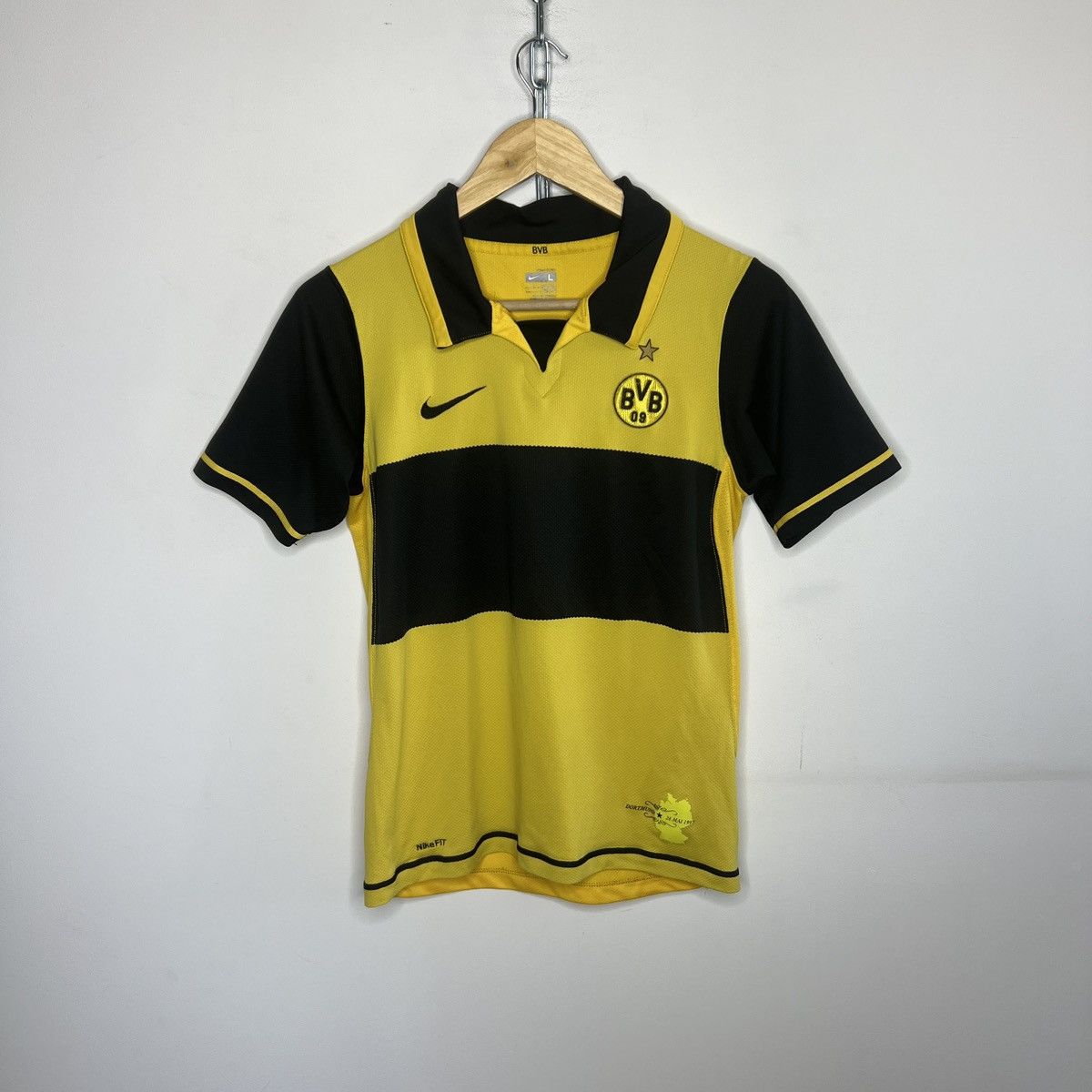Nike Vintage Borussia Dortmund BVB Jersey Home Kit Tshirt Size US S / EU 44-46 / 1 - 1 Thumbnail