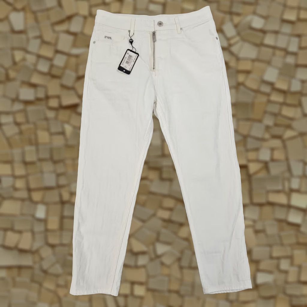 Emporio Armani VINTAGE Emporio Armani Jeans White W30 L27 Loose Fit 5-Pocket Logo Jeans Men Size US 30 / EU 46 - 1 Thumbnail