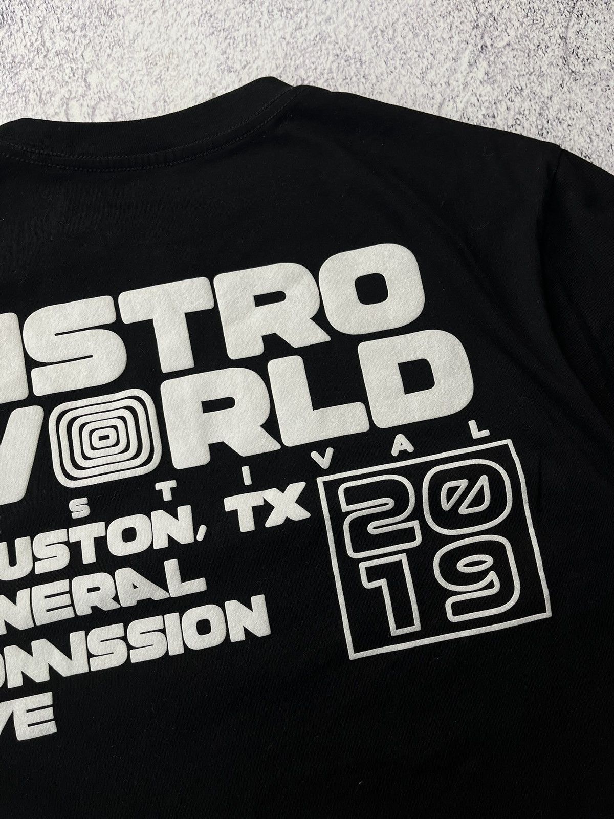 Vintage Travis Scott Astroworld Staff 2019 T-shirt Size S Size US S / EU 44-46 / 1 - 14 Thumbnail