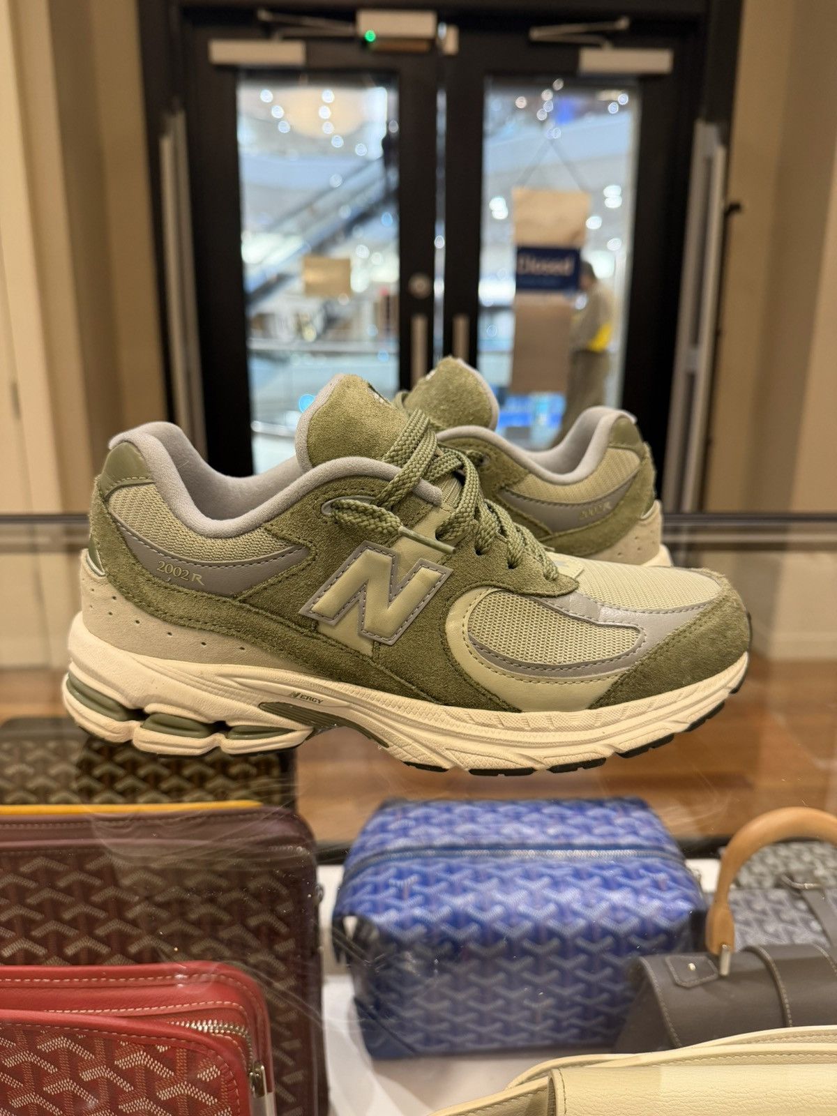 New Balance New Balance 2002R Dark Olive Size US 7 / EU 40 - 2 Thumbnail